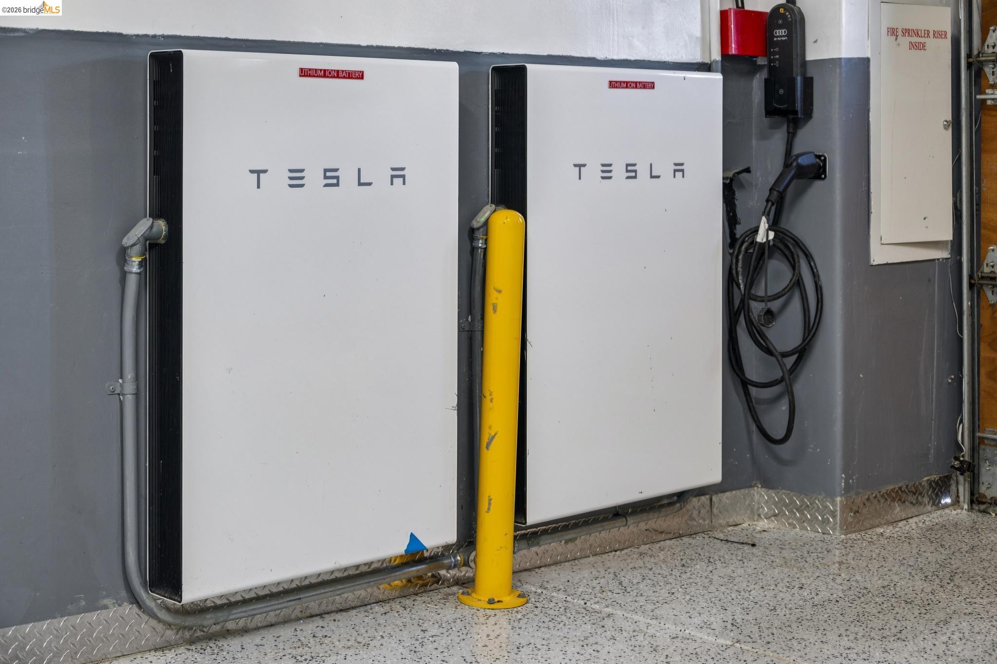 Detail Gallery Image 45 of 60 For 6929 Bristol Dr, Berkeley,  CA 94705 - 6 Beds | 4/1 Baths