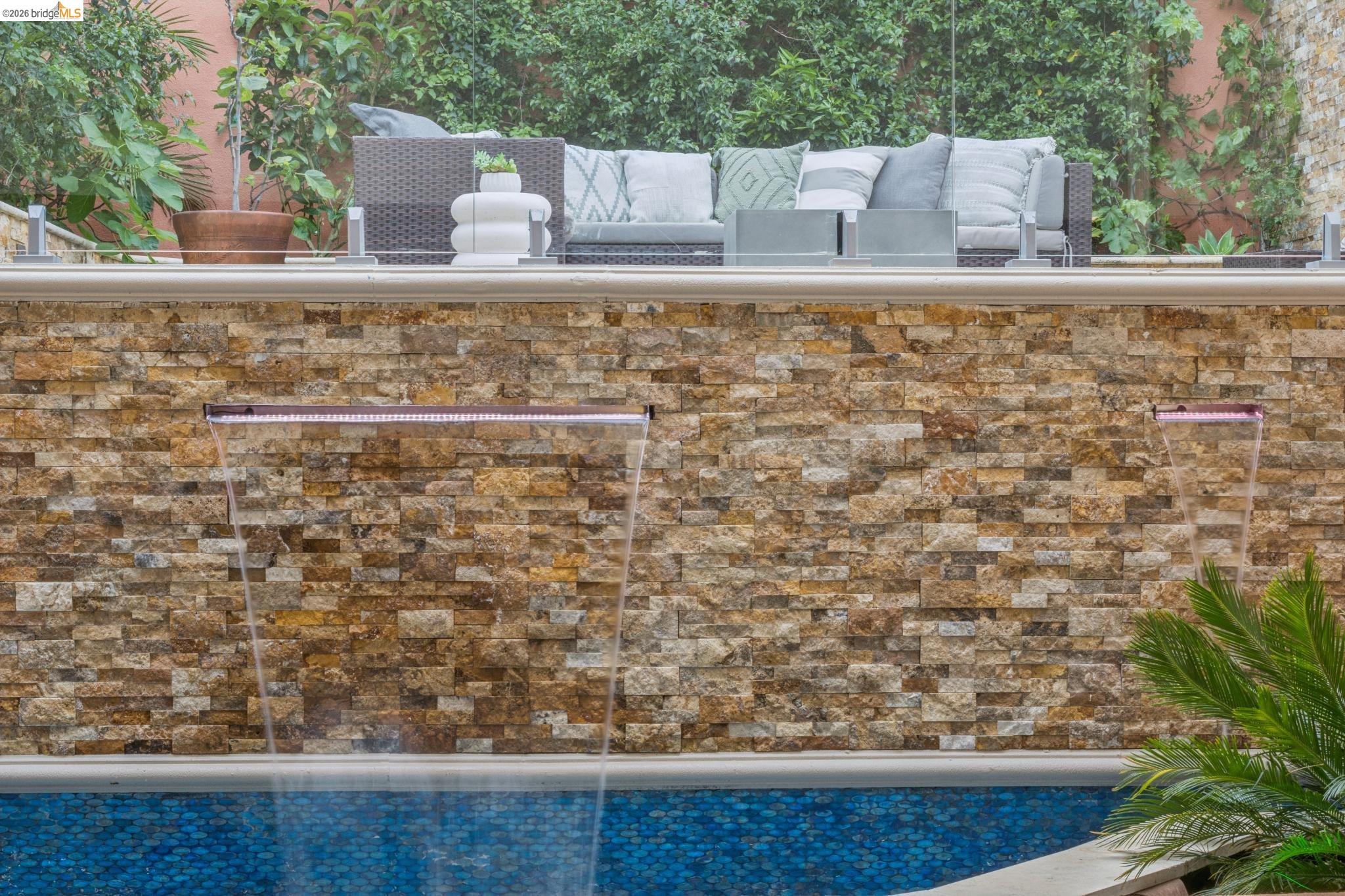 Detail Gallery Image 47 of 60 For 6929 Bristol Dr, Berkeley,  CA 94705 - 6 Beds | 4/1 Baths