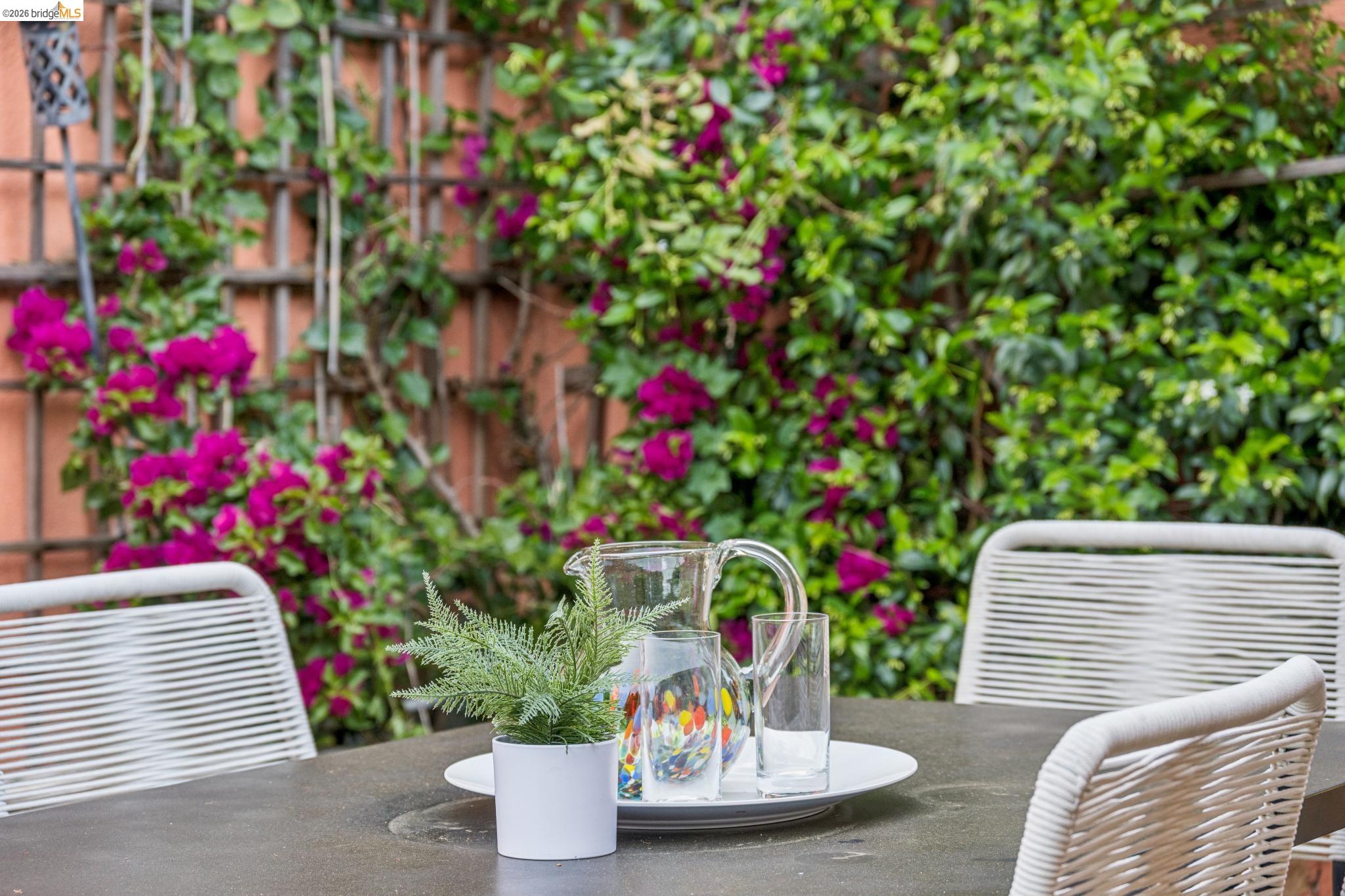 Detail Gallery Image 52 of 60 For 6929 Bristol Dr, Berkeley,  CA 94705 - 6 Beds | 4/1 Baths