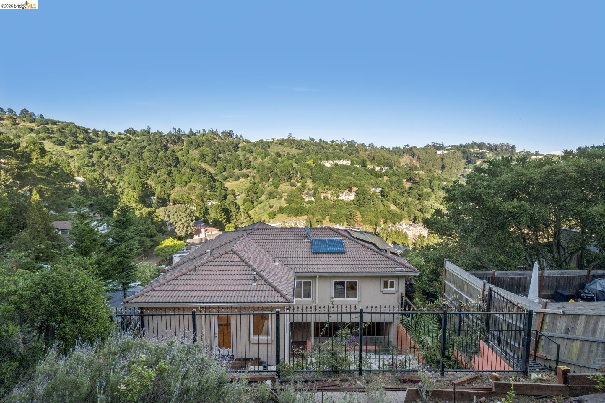 Detail Gallery Image 54 of 60 For 6929 Bristol Dr, Berkeley,  CA 94705 - 6 Beds | 4/1 Baths