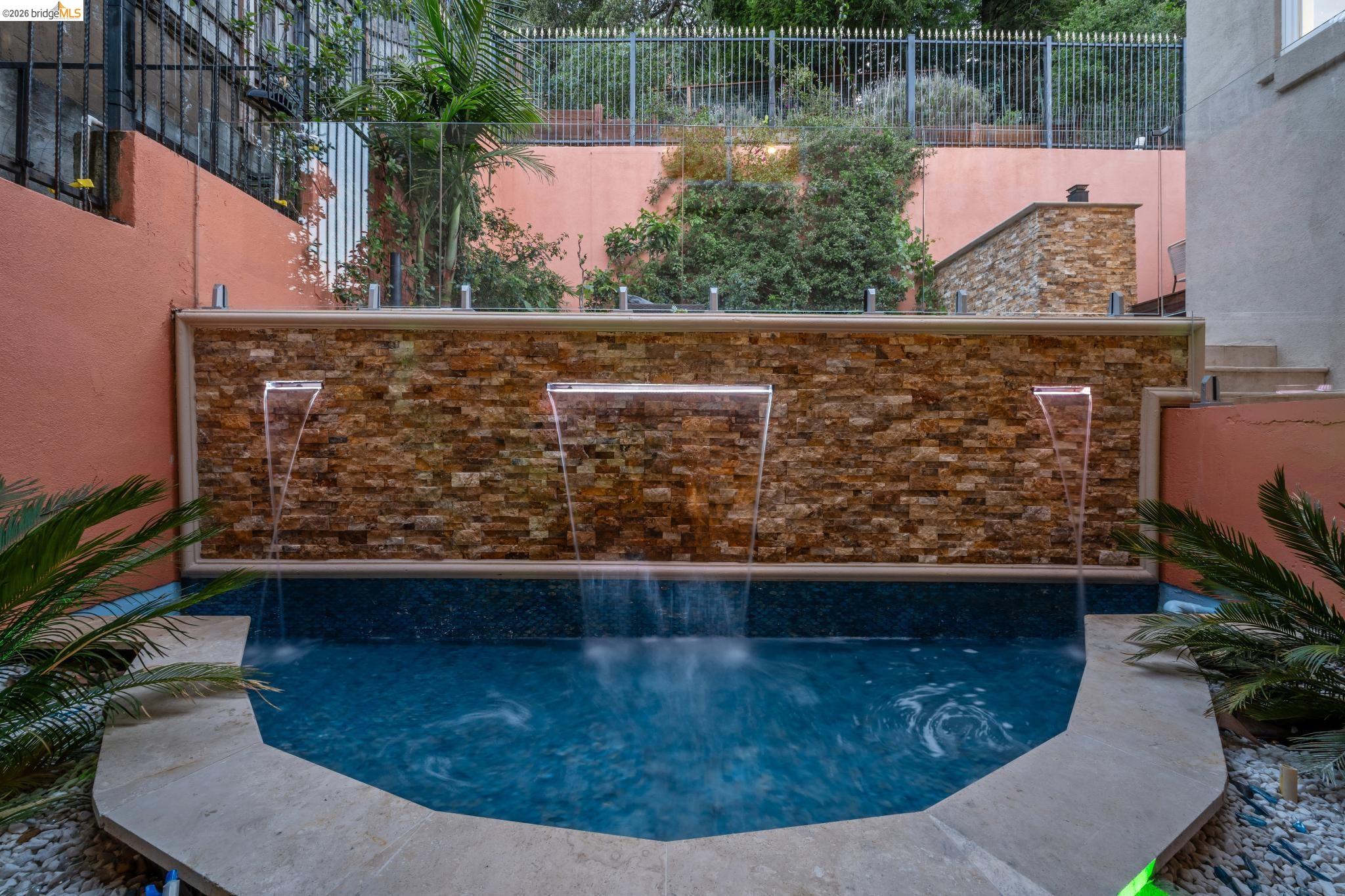 Detail Gallery Image 58 of 60 For 6929 Bristol Dr, Berkeley,  CA 94705 - 6 Beds | 4/1 Baths