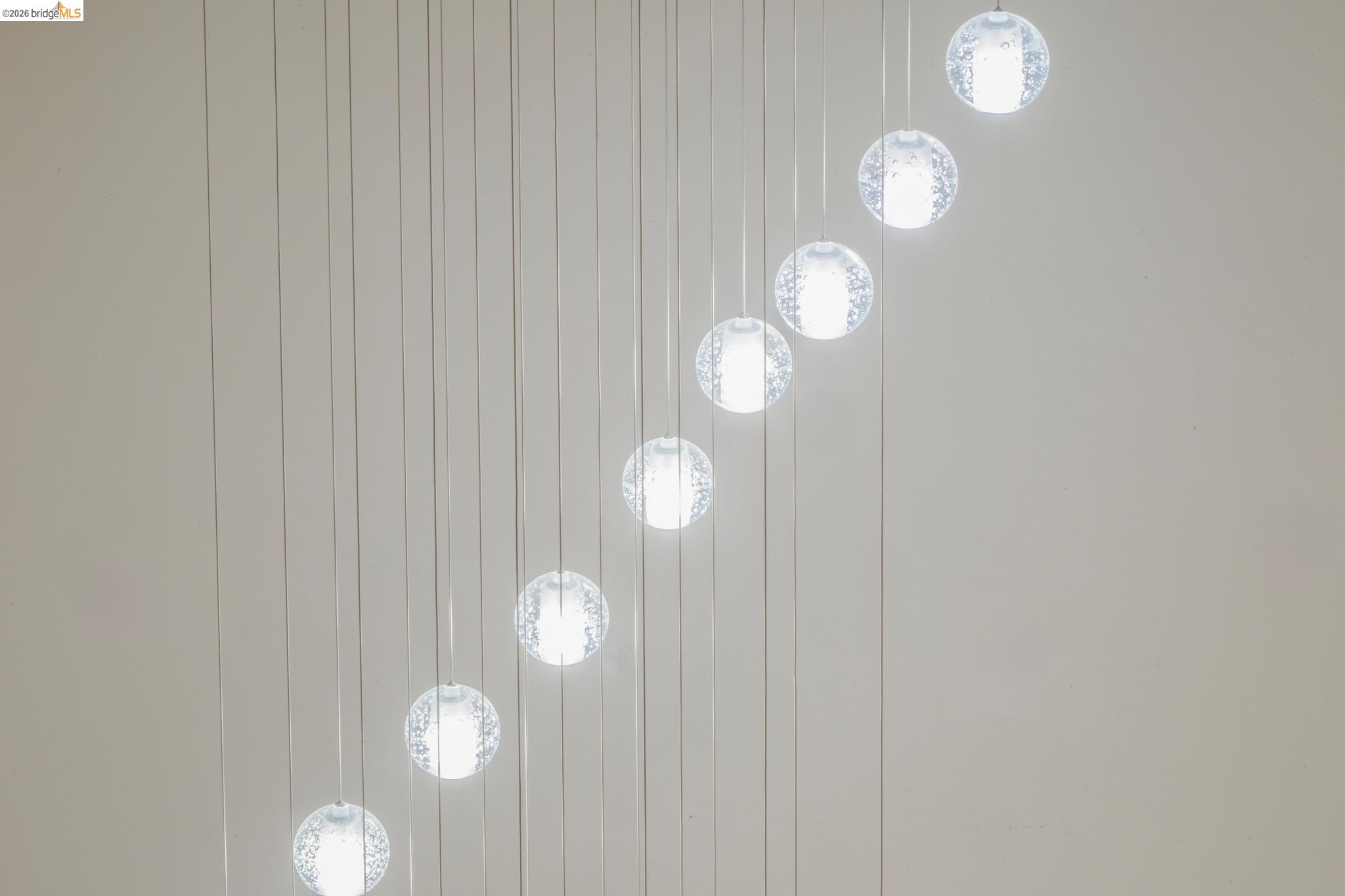 Detail Gallery Image 7 of 60 For 6929 Bristol Dr, Berkeley,  CA 94705 - 6 Beds | 4/1 Baths