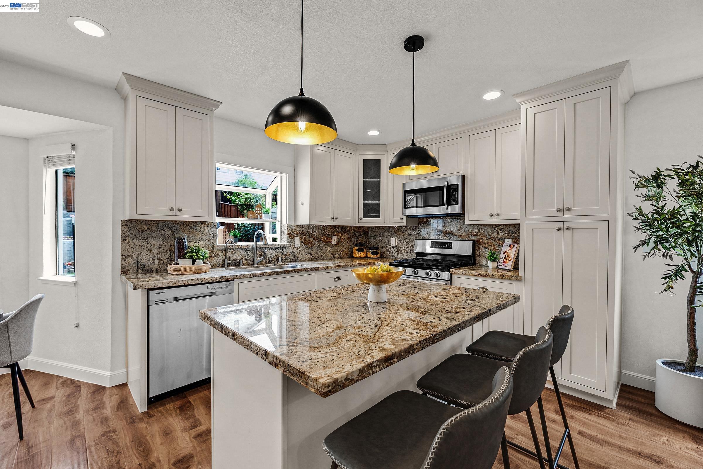 Detail Gallery Image 11 of 36 For 3286 Whitesand Court, San Jose,  CA 95148 - 3 Beds | 3 Baths