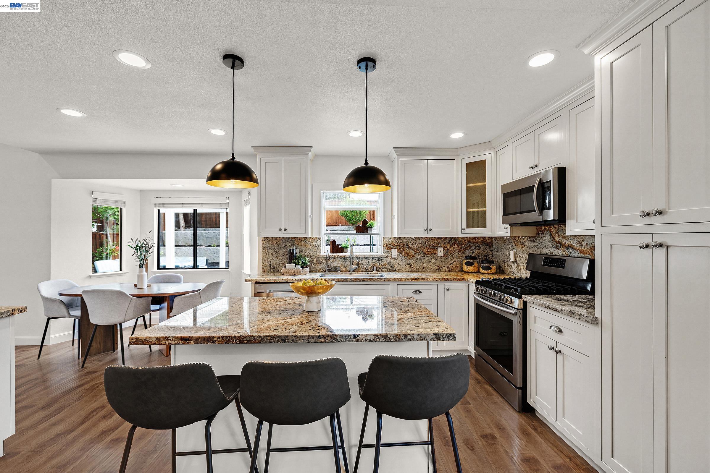 Detail Gallery Image 12 of 36 For 3286 Whitesand Court, San Jose,  CA 95148 - 3 Beds | 3 Baths