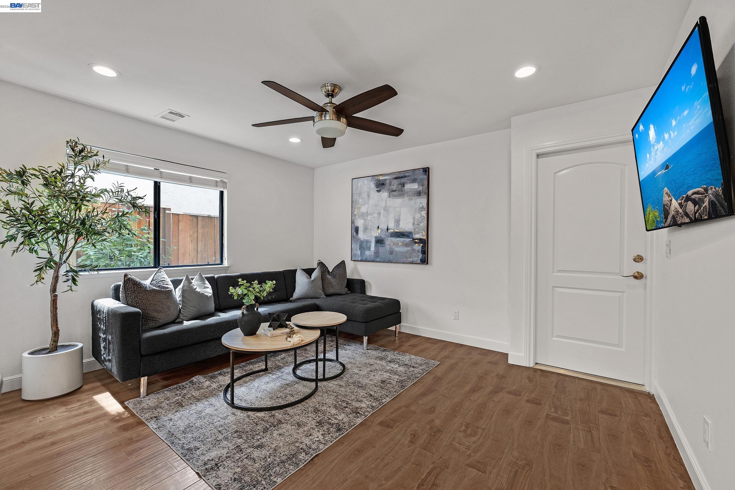 Detail Gallery Image 13 of 36 For 3286 Whitesand Court, San Jose,  CA 95148 - 3 Beds | 3 Baths