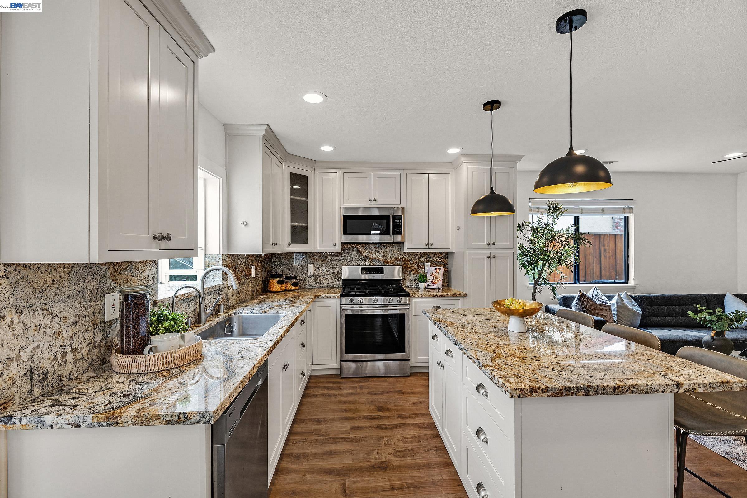 Detail Gallery Image 10 of 36 For 3286 Whitesand Court, San Jose,  CA 95148 - 3 Beds | 3 Baths