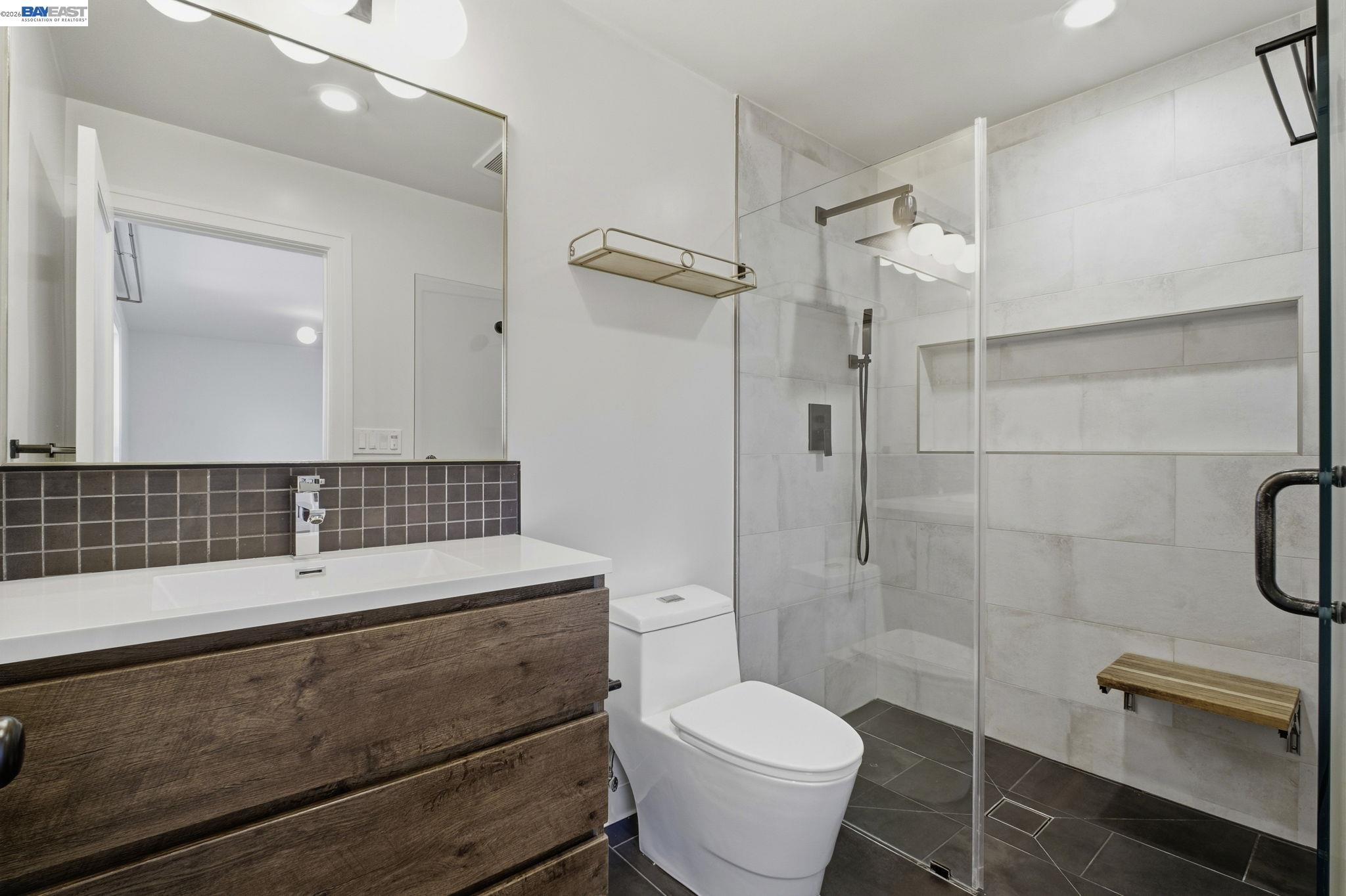 Detail Gallery Image 11 of 39 For 7574 Birkdale Dr, Newark,  CA 94560 - 5 Beds | 2/1 Baths