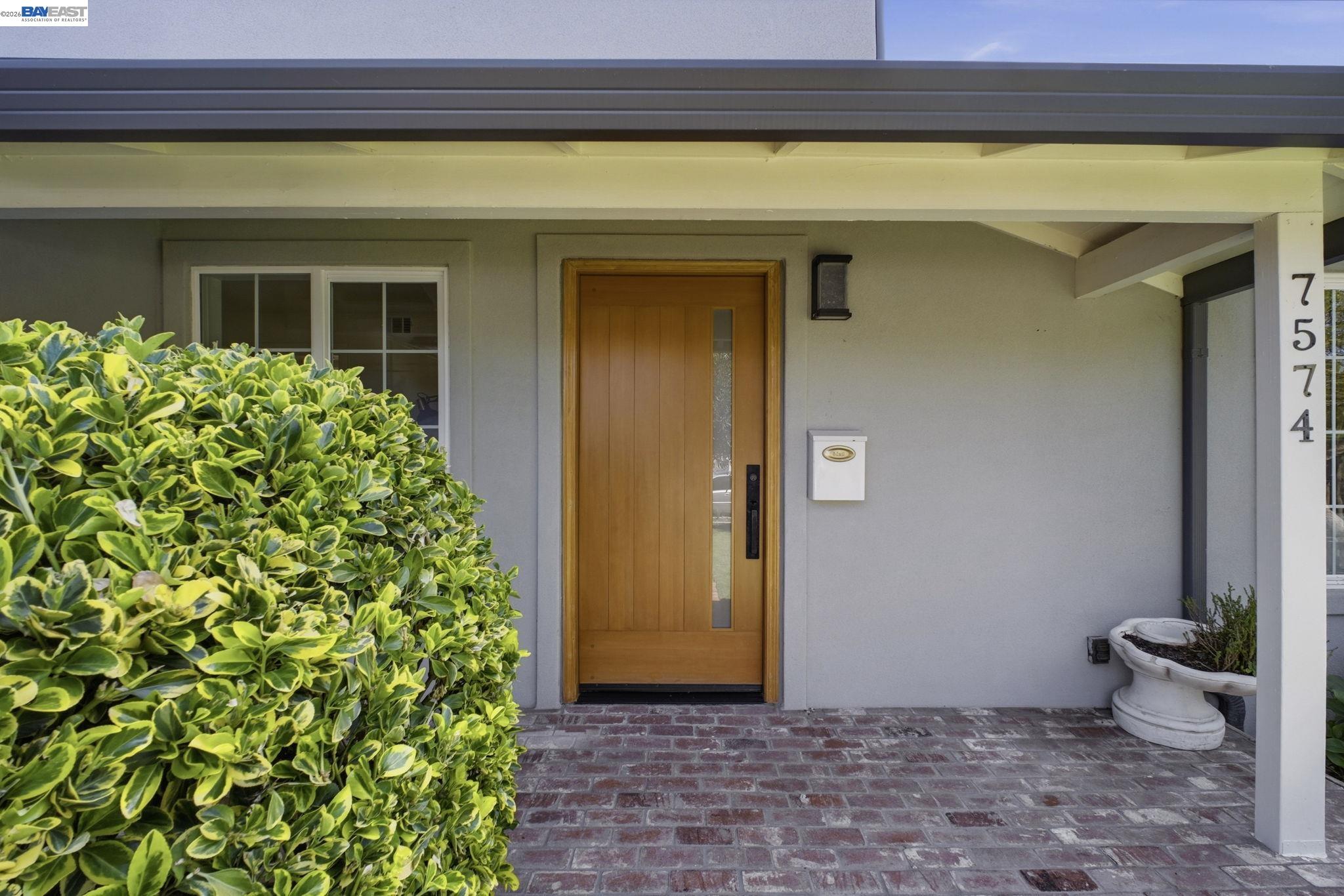 Detail Gallery Image 3 of 39 For 7574 Birkdale Dr, Newark,  CA 94560 - 5 Beds | 2/1 Baths