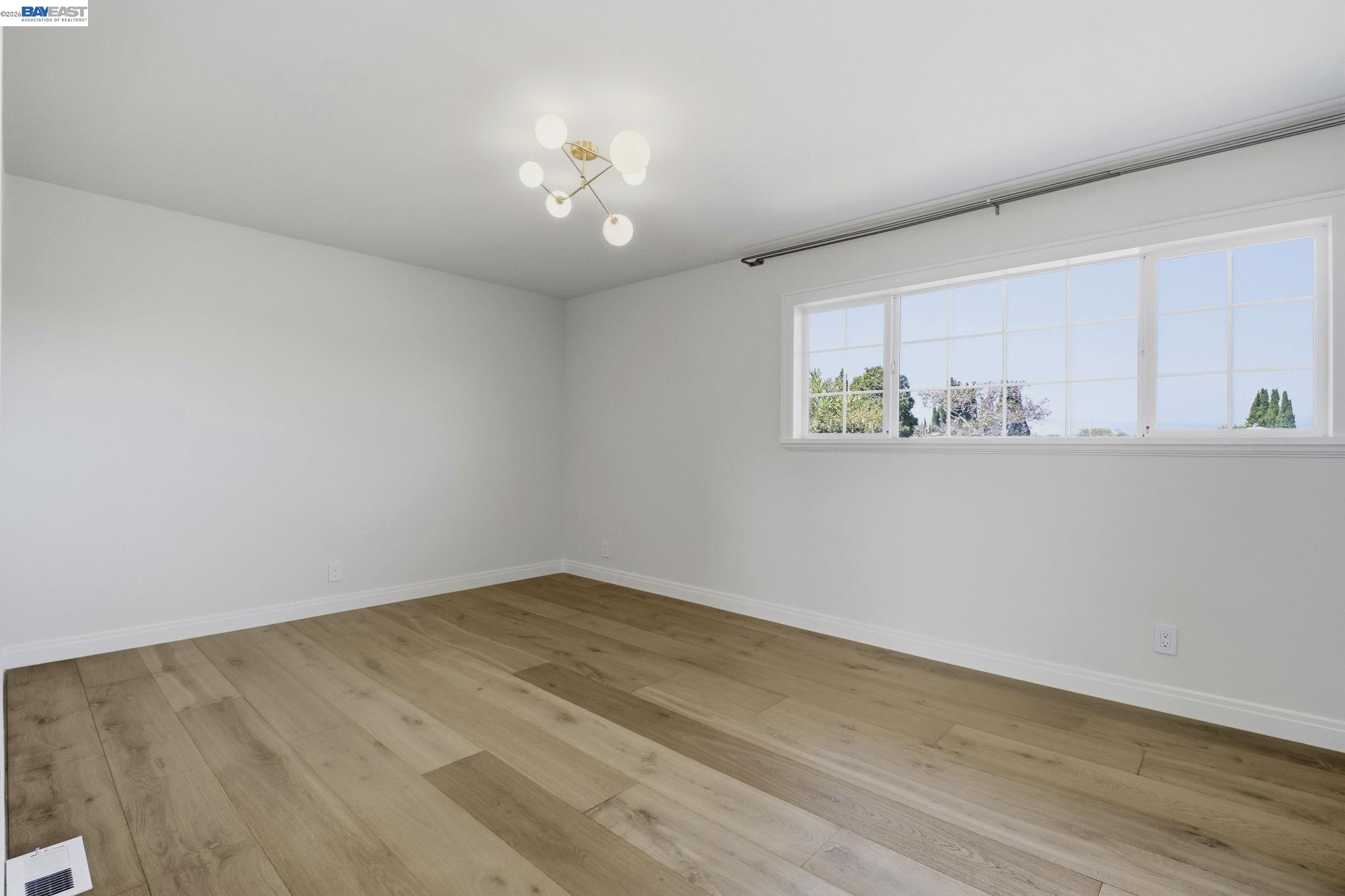 Detail Gallery Image 24 of 39 For 7574 Birkdale Dr, Newark,  CA 94560 - 5 Beds | 2/1 Baths