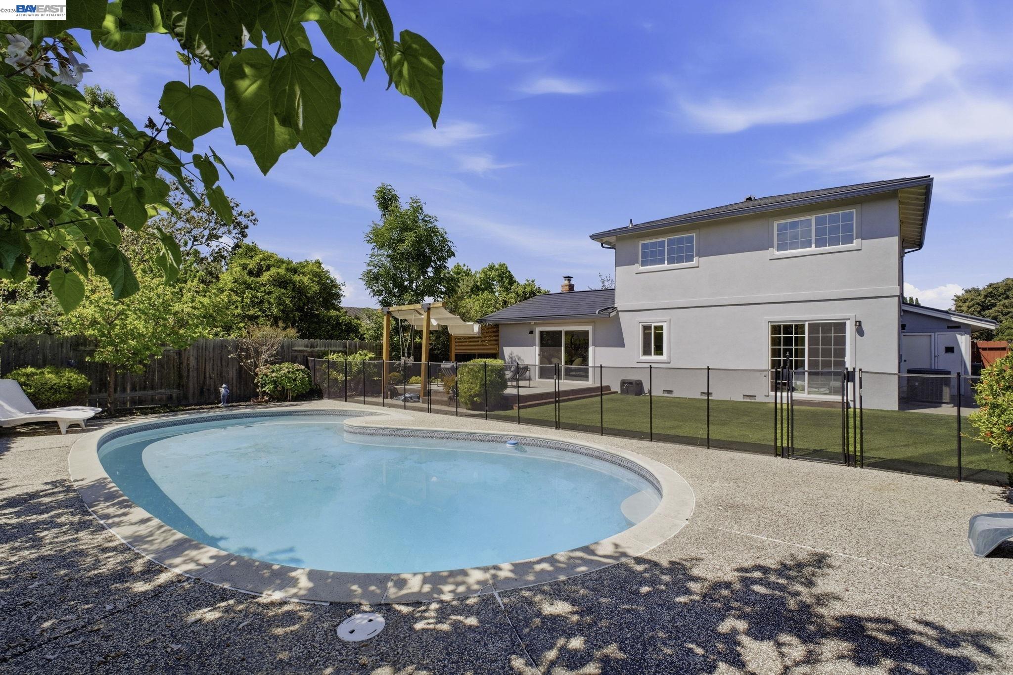 Detail Gallery Image 32 of 39 For 7574 Birkdale Dr, Newark,  CA 94560 - 5 Beds | 2/1 Baths