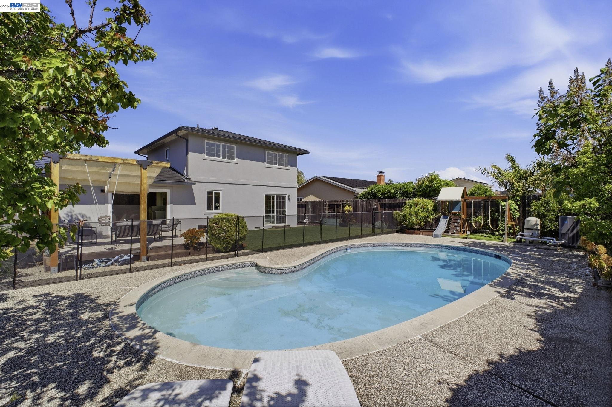 Detail Gallery Image 34 of 39 For 7574 Birkdale Dr, Newark,  CA 94560 - 5 Beds | 2/1 Baths