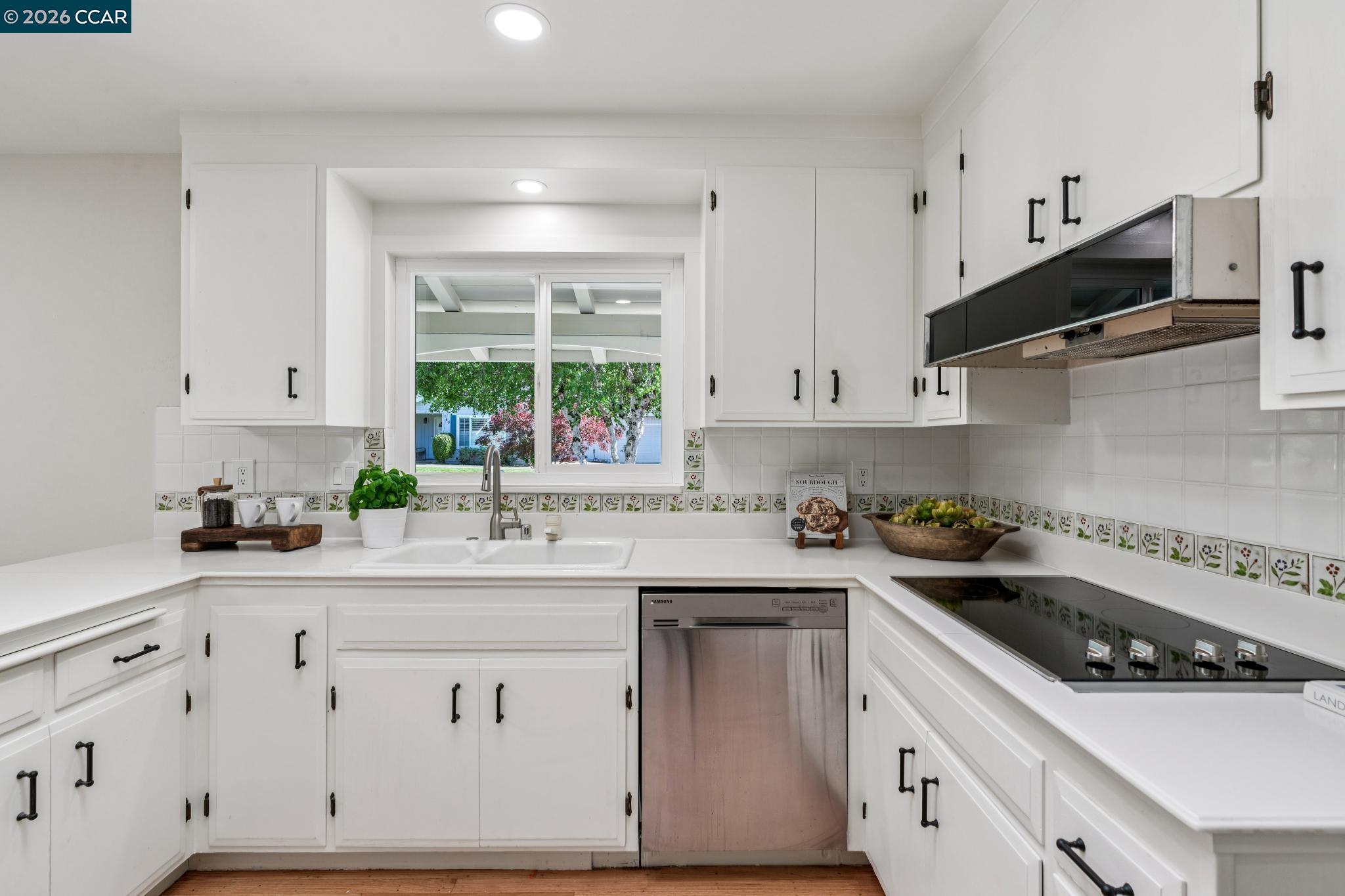 Detail Gallery Image 13 of 36 For 152 Tharp Dr, Moraga,  CA 94556 - 3 Beds | 3 Baths