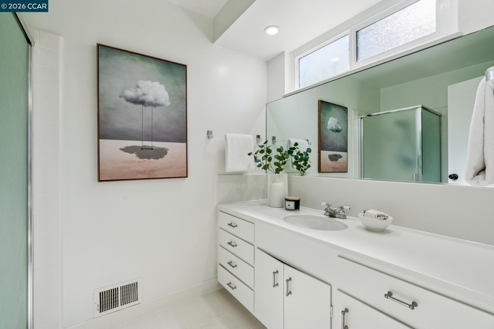 Detail Gallery Image 26 of 36 For 152 Tharp Dr, Moraga,  CA 94556 - 3 Beds | 3 Baths