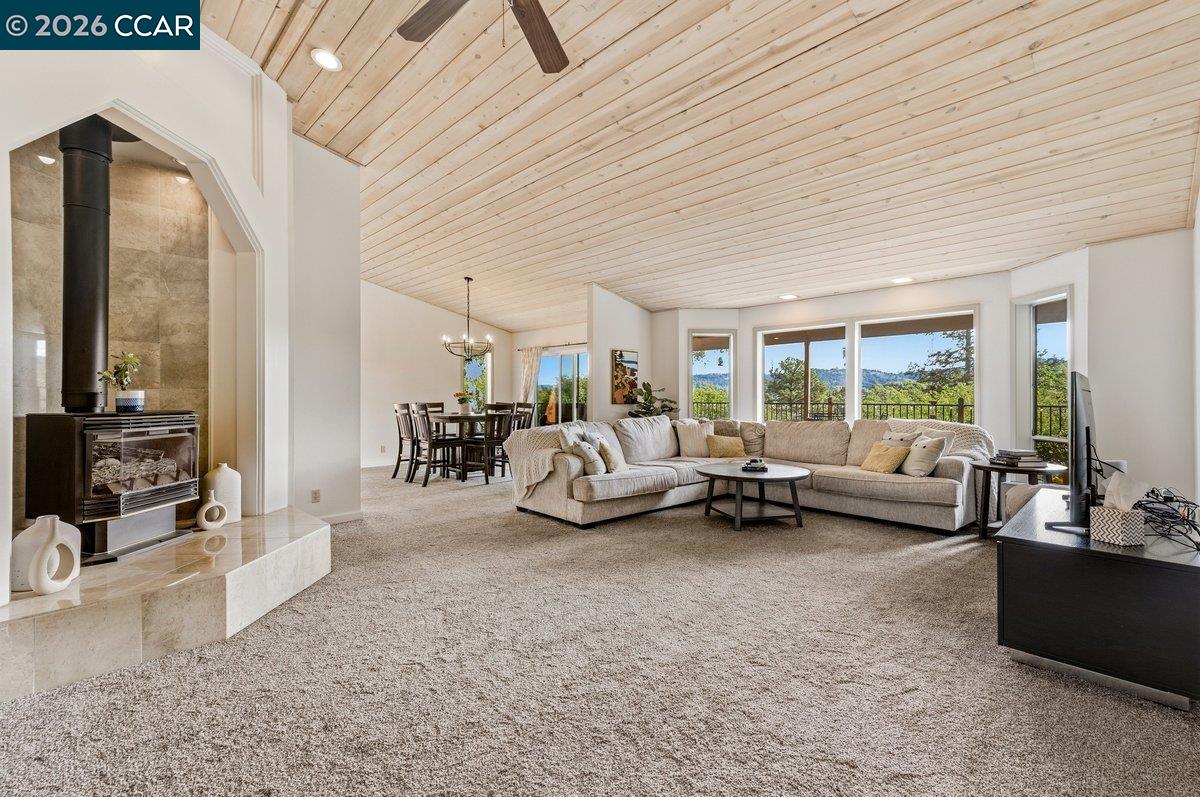 Detail Gallery Image 4 of 31 For 18278 Hummingbird Dr, Penn Valley,  CA 95946 - 3 Beds | 2 Baths