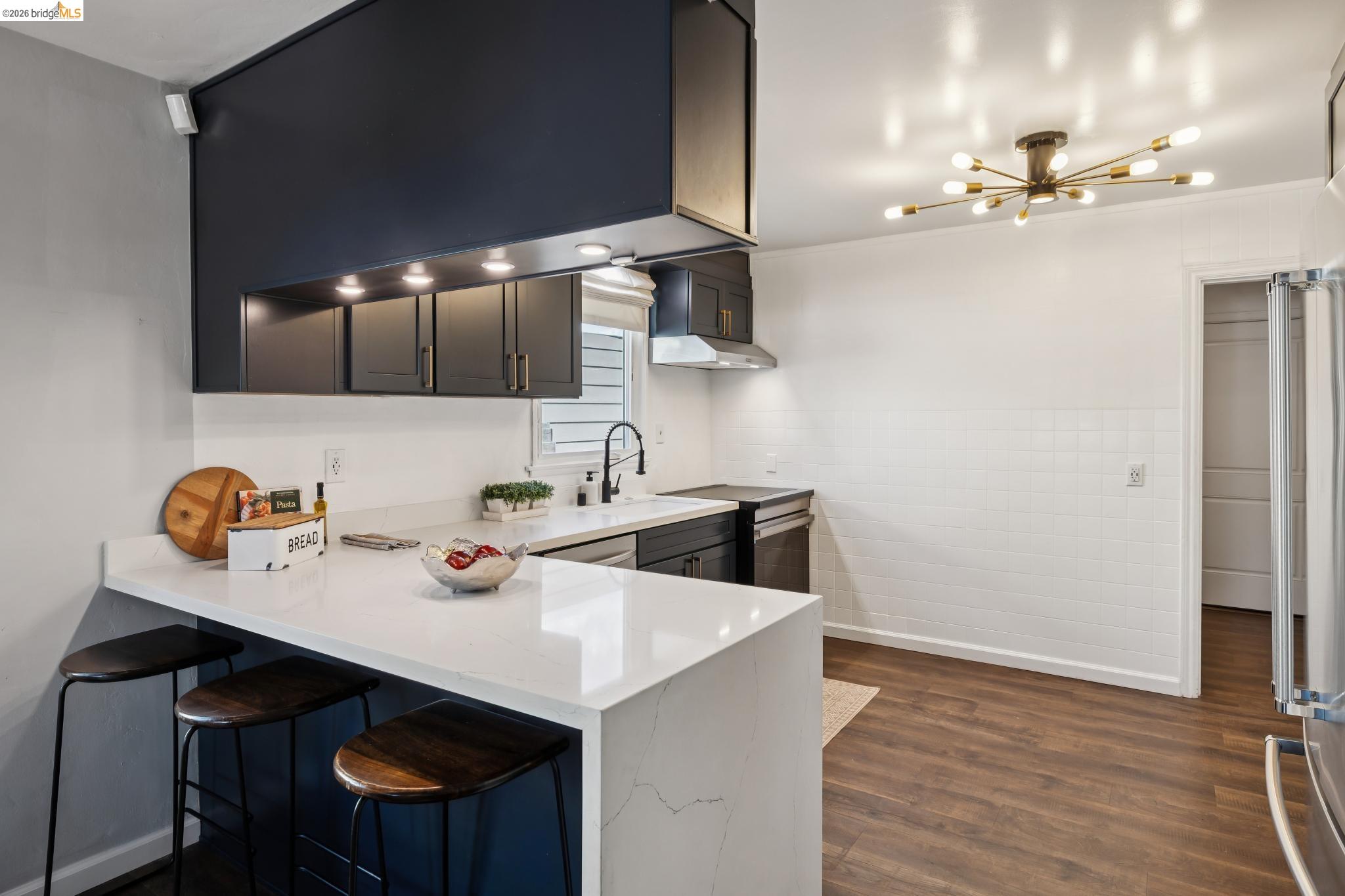 Detail Gallery Image 15 of 52 For 2564 35th Ave, Oakland,  CA 94601 - 3 Beds | 2 Baths