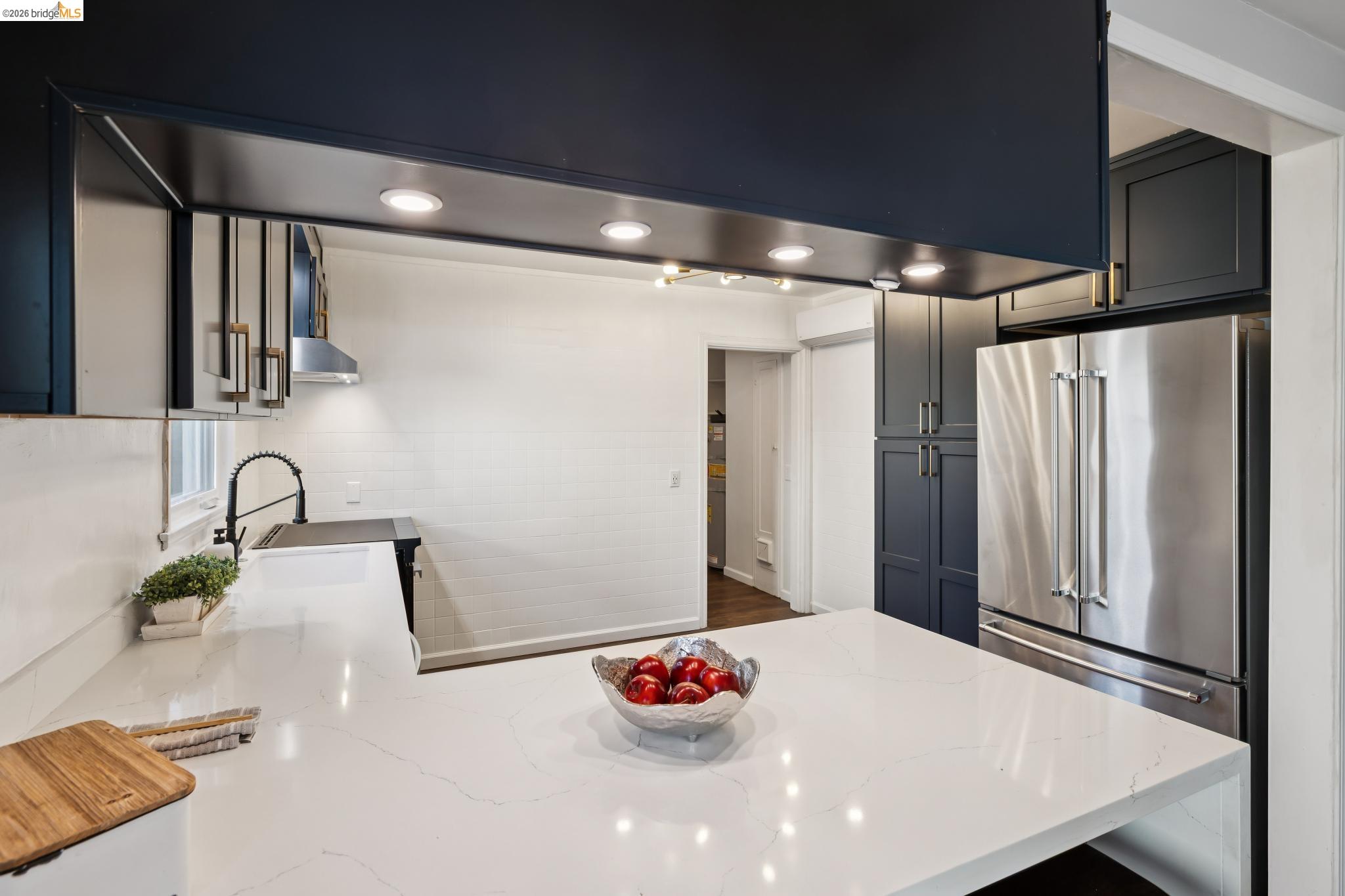 Detail Gallery Image 16 of 52 For 2564 35th Ave, Oakland,  CA 94601 - 3 Beds | 2 Baths