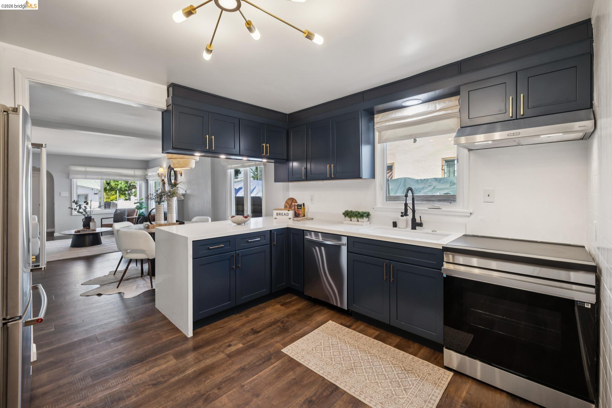 Detail Gallery Image 18 of 52 For 2564 35th Ave, Oakland,  CA 94601 - 3 Beds | 2 Baths