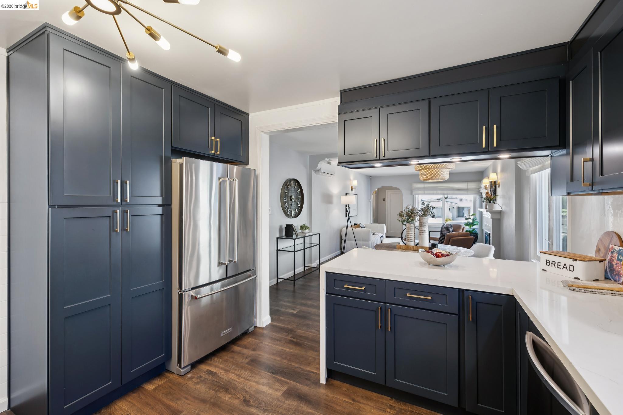 Detail Gallery Image 19 of 52 For 2564 35th Ave, Oakland,  CA 94601 - 3 Beds | 2 Baths