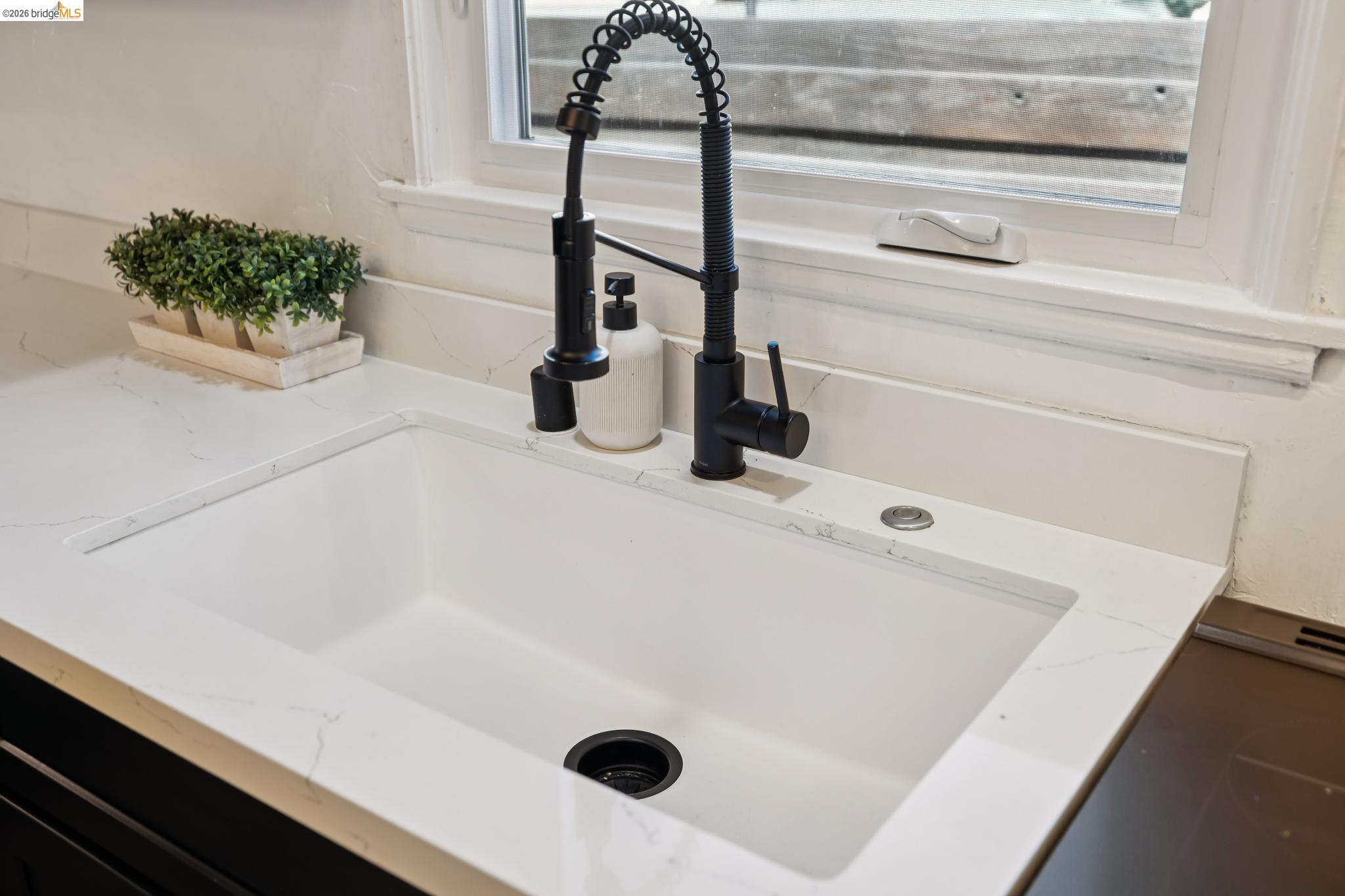 Detail Gallery Image 20 of 52 For 2564 35th Ave, Oakland,  CA 94601 - 3 Beds | 2 Baths