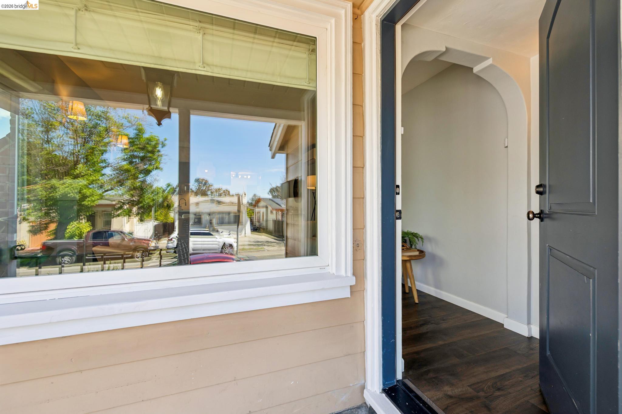 Detail Gallery Image 3 of 52 For 2564 35th Ave, Oakland,  CA 94601 - 3 Beds | 2 Baths