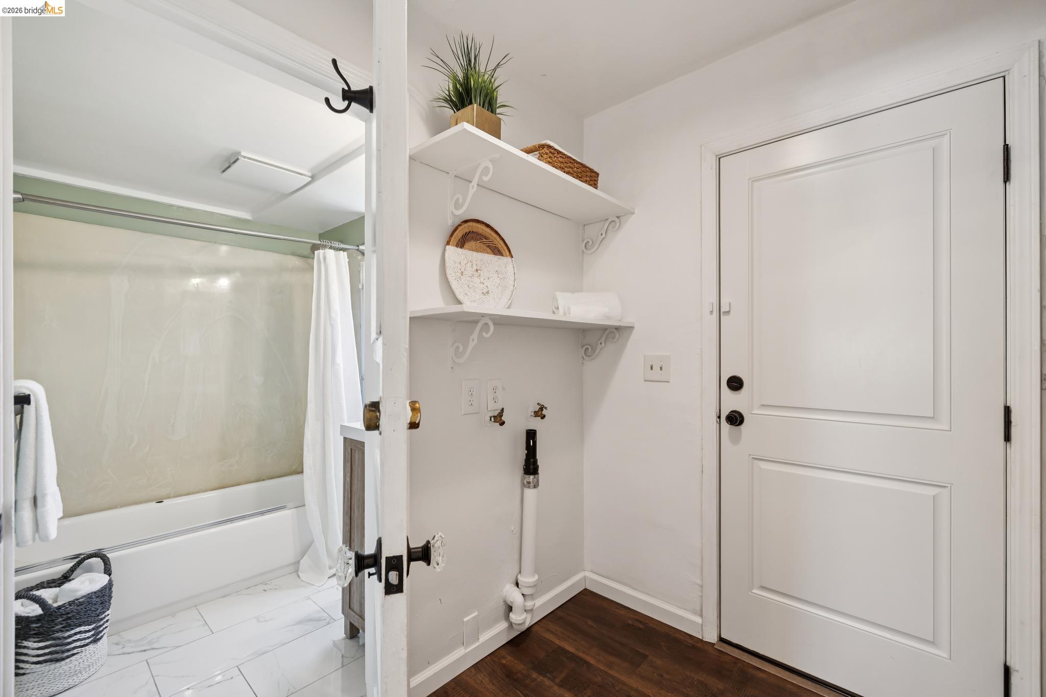 Detail Gallery Image 35 of 52 For 2564 35th Ave, Oakland,  CA 94601 - 3 Beds | 2 Baths