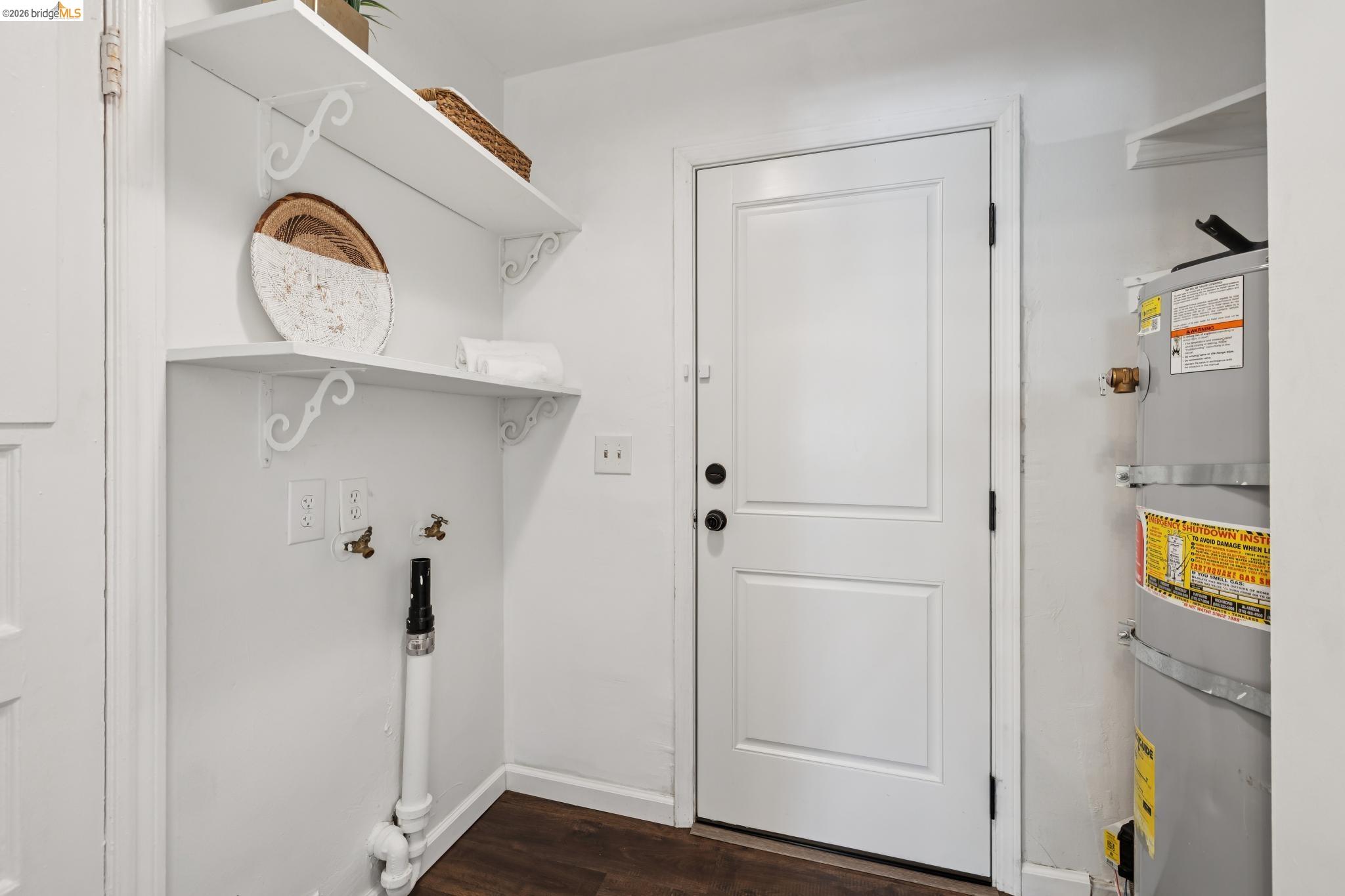 Detail Gallery Image 37 of 52 For 2564 35th Ave, Oakland,  CA 94601 - 3 Beds | 2 Baths