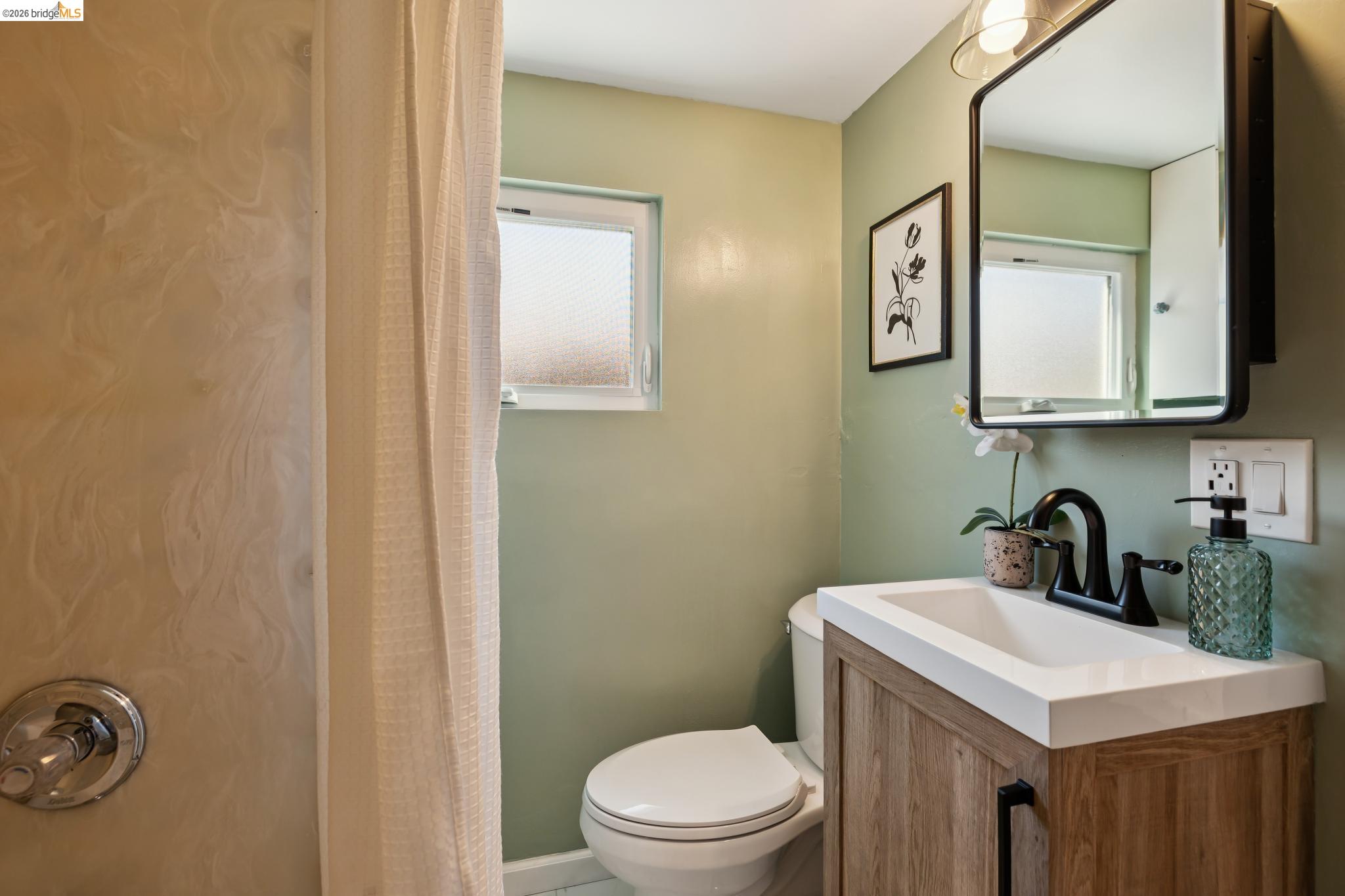 Detail Gallery Image 39 of 52 For 2564 35th Ave, Oakland,  CA 94601 - 3 Beds | 2 Baths
