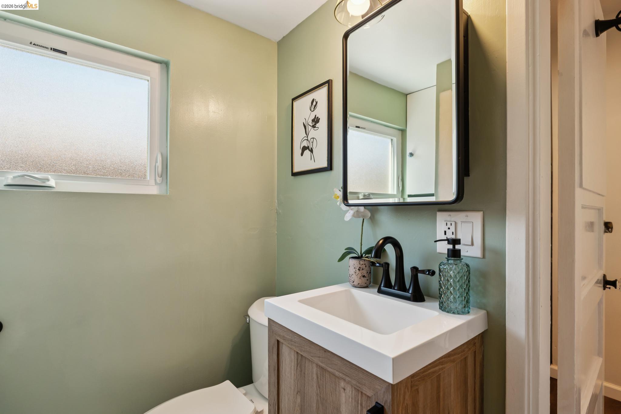 Detail Gallery Image 40 of 52 For 2564 35th Ave, Oakland,  CA 94601 - 3 Beds | 2 Baths