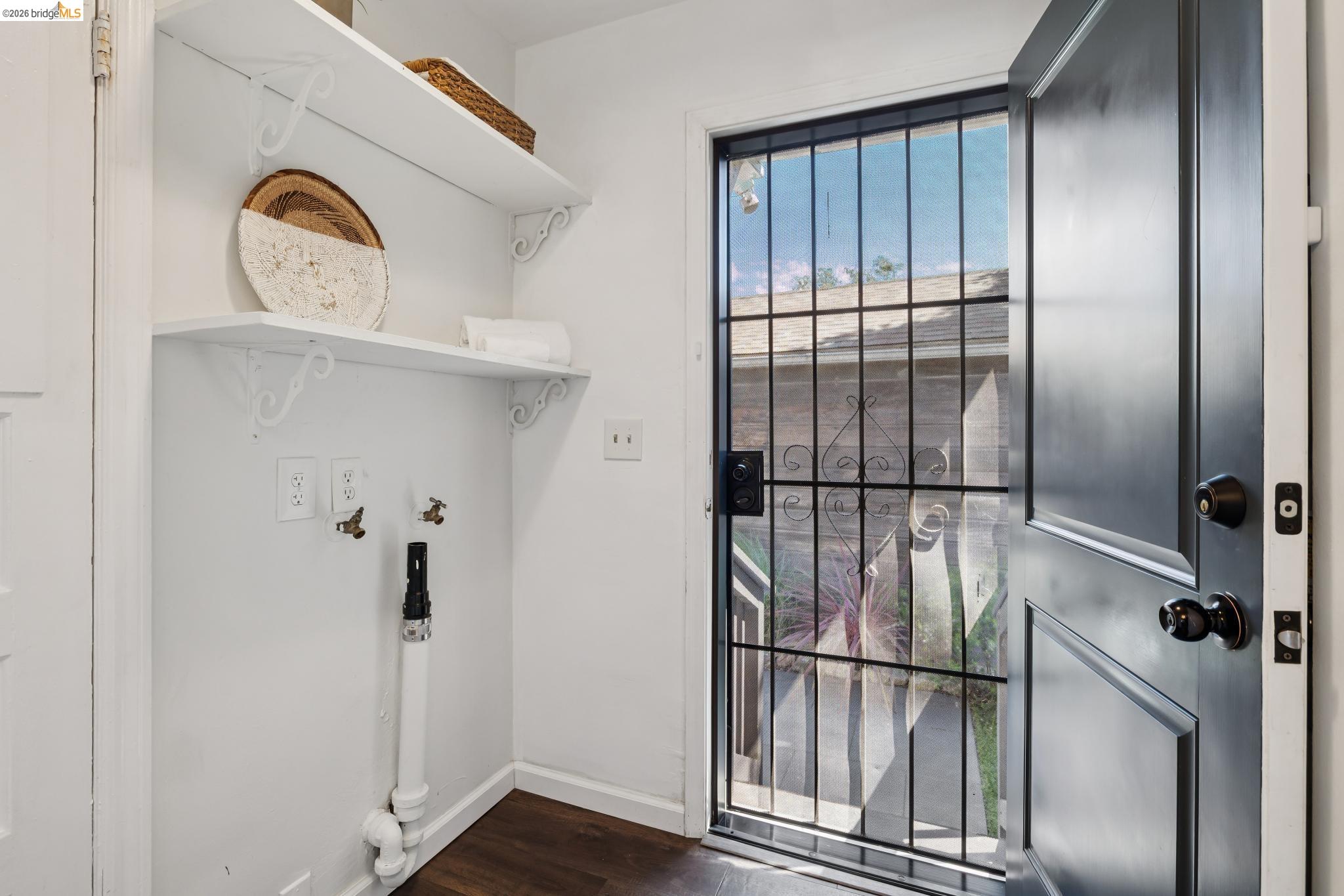 Detail Gallery Image 41 of 52 For 2564 35th Ave, Oakland,  CA 94601 - 3 Beds | 2 Baths