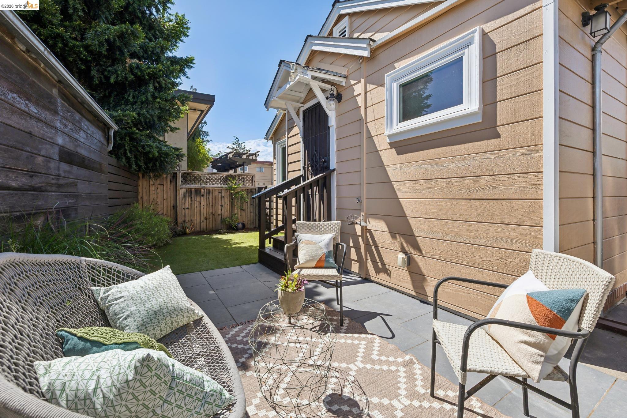 Detail Gallery Image 47 of 52 For 2564 35th Ave, Oakland,  CA 94601 - 3 Beds | 2 Baths