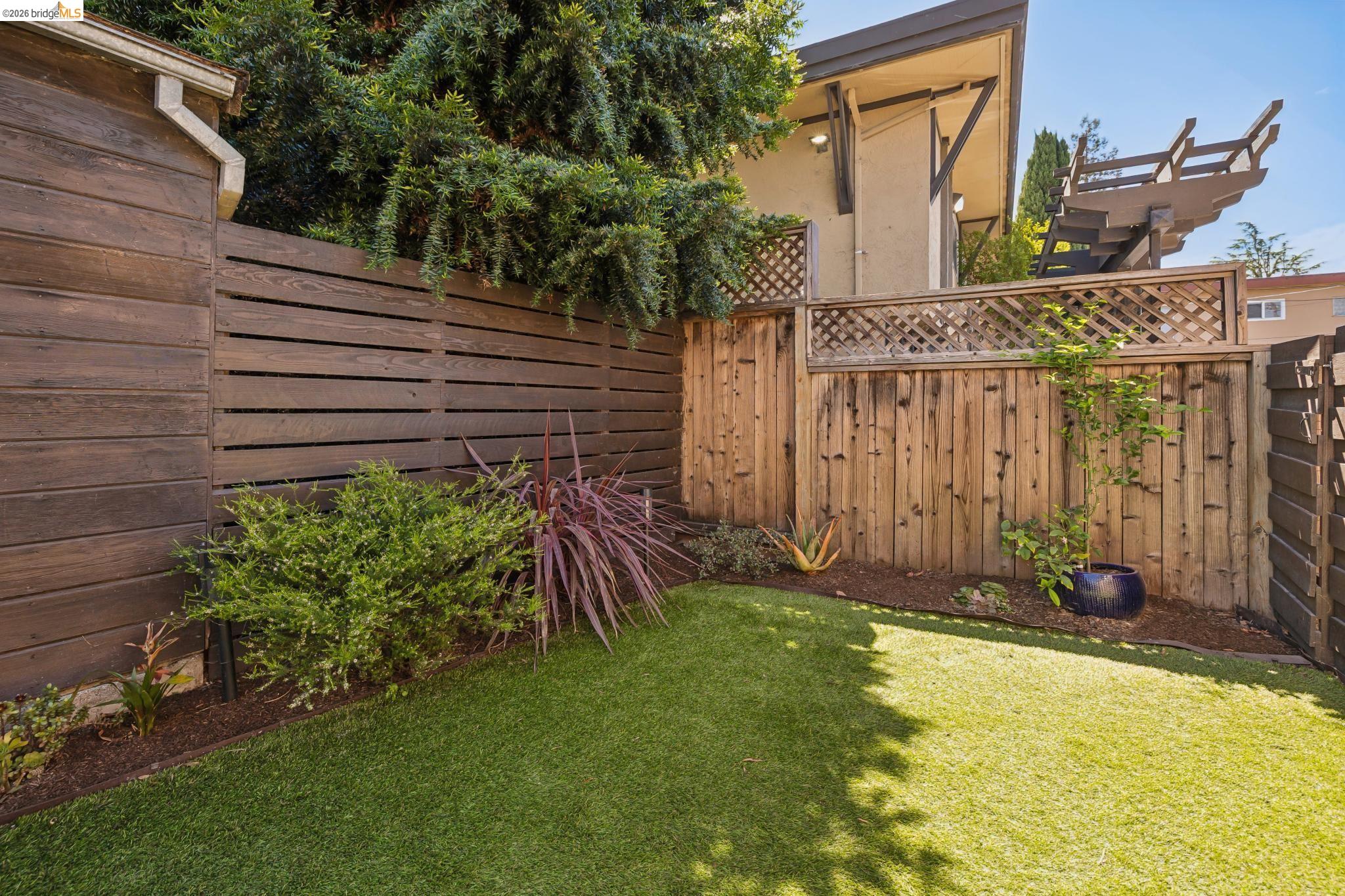 Detail Gallery Image 49 of 52 For 2564 35th Ave, Oakland,  CA 94601 - 3 Beds | 2 Baths