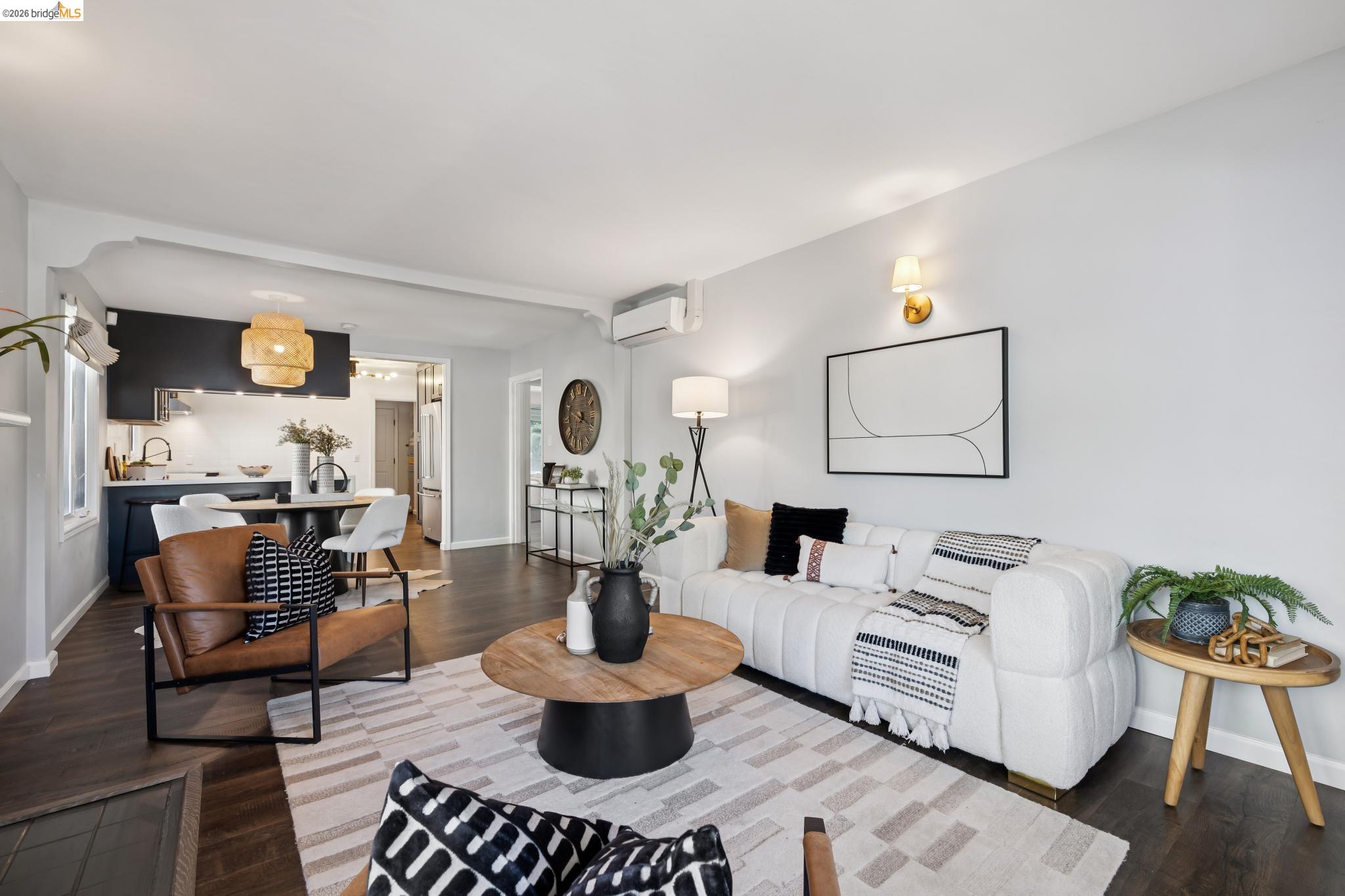 Detail Gallery Image 6 of 52 For 2564 35th Ave, Oakland,  CA 94601 - 3 Beds | 2 Baths