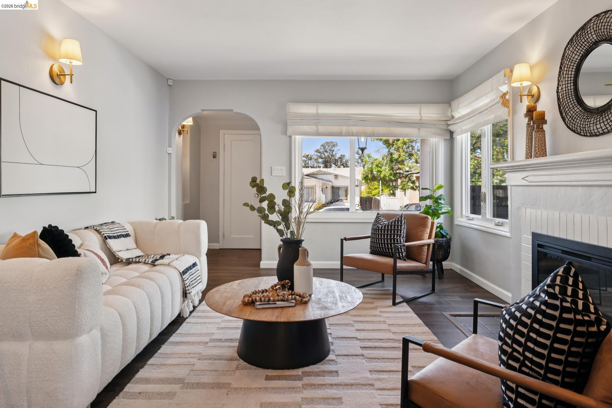 Detail Gallery Image 9 of 52 For 2564 35th Ave, Oakland,  CA 94601 - 3 Beds | 2 Baths