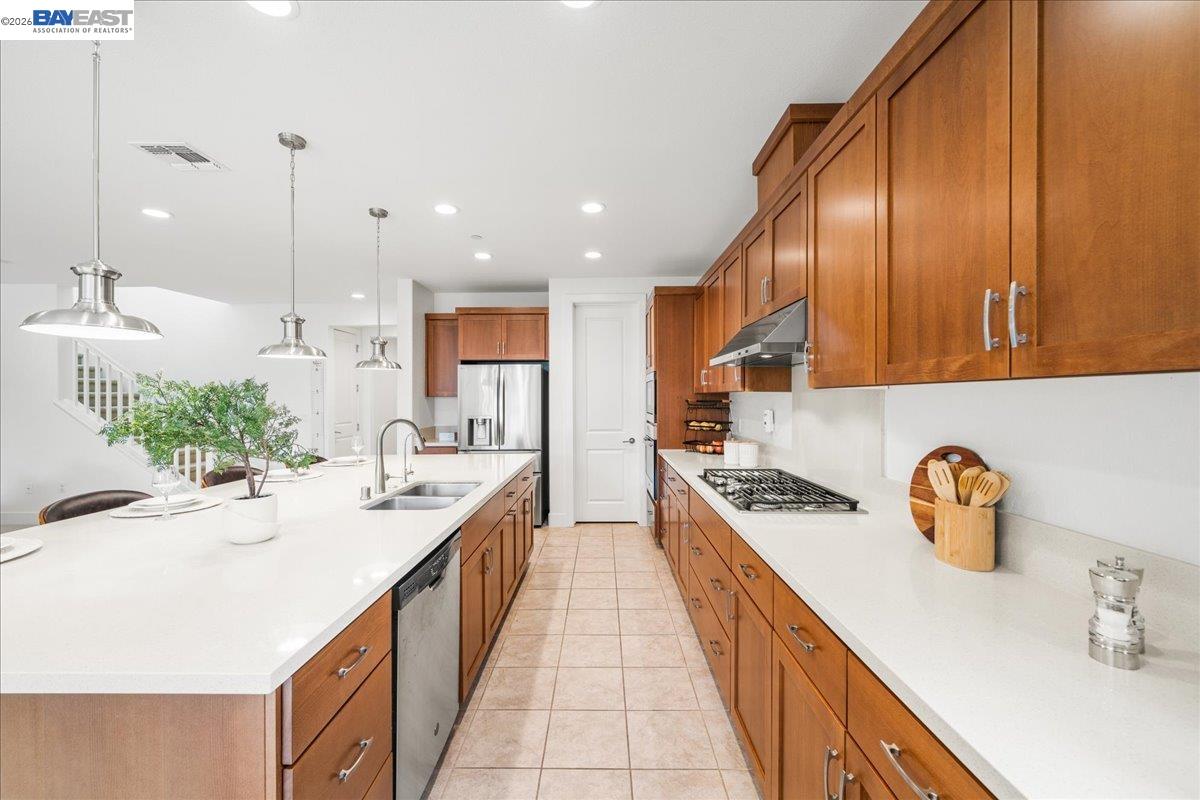 Detail Gallery Image 11 of 54 For 405 Wayland Loop, Livermore,  CA 94550 - 5 Beds | 4 Baths