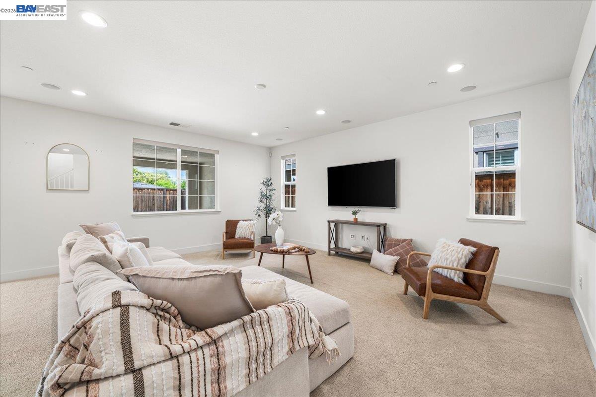 Detail Gallery Image 16 of 54 For 405 Wayland Loop, Livermore,  CA 94550 - 5 Beds | 4 Baths