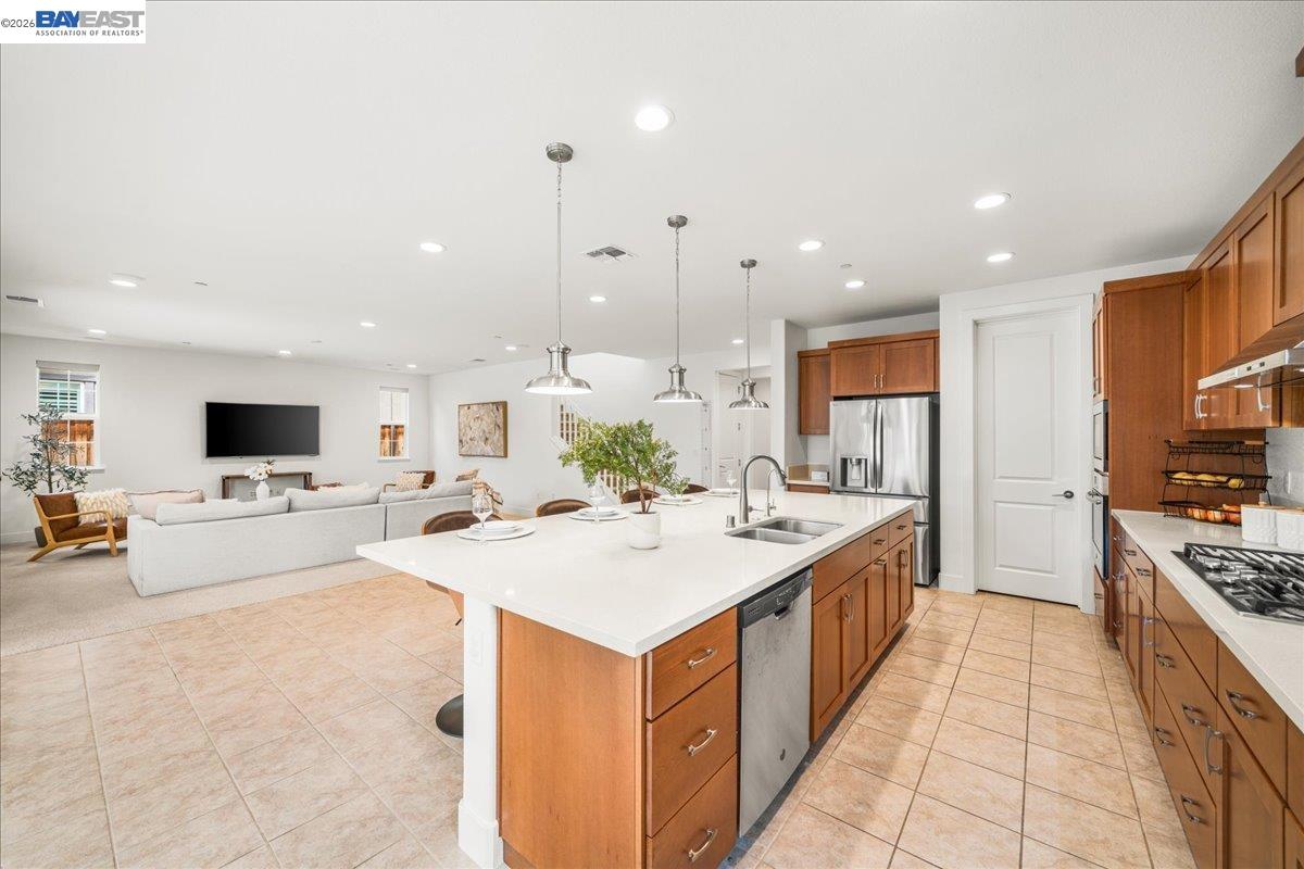 Detail Gallery Image 10 of 54 For 405 Wayland Loop, Livermore,  CA 94550 - 5 Beds | 4 Baths