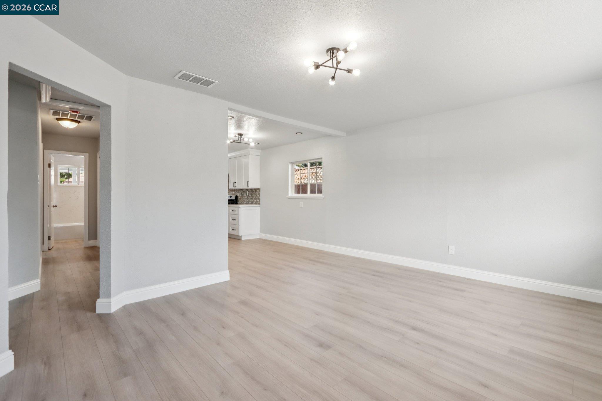 Detail Gallery Image 11 of 42 For 105 Phelan Ave, Vallejo,  CA 94590 - 3 Beds | 1 Baths