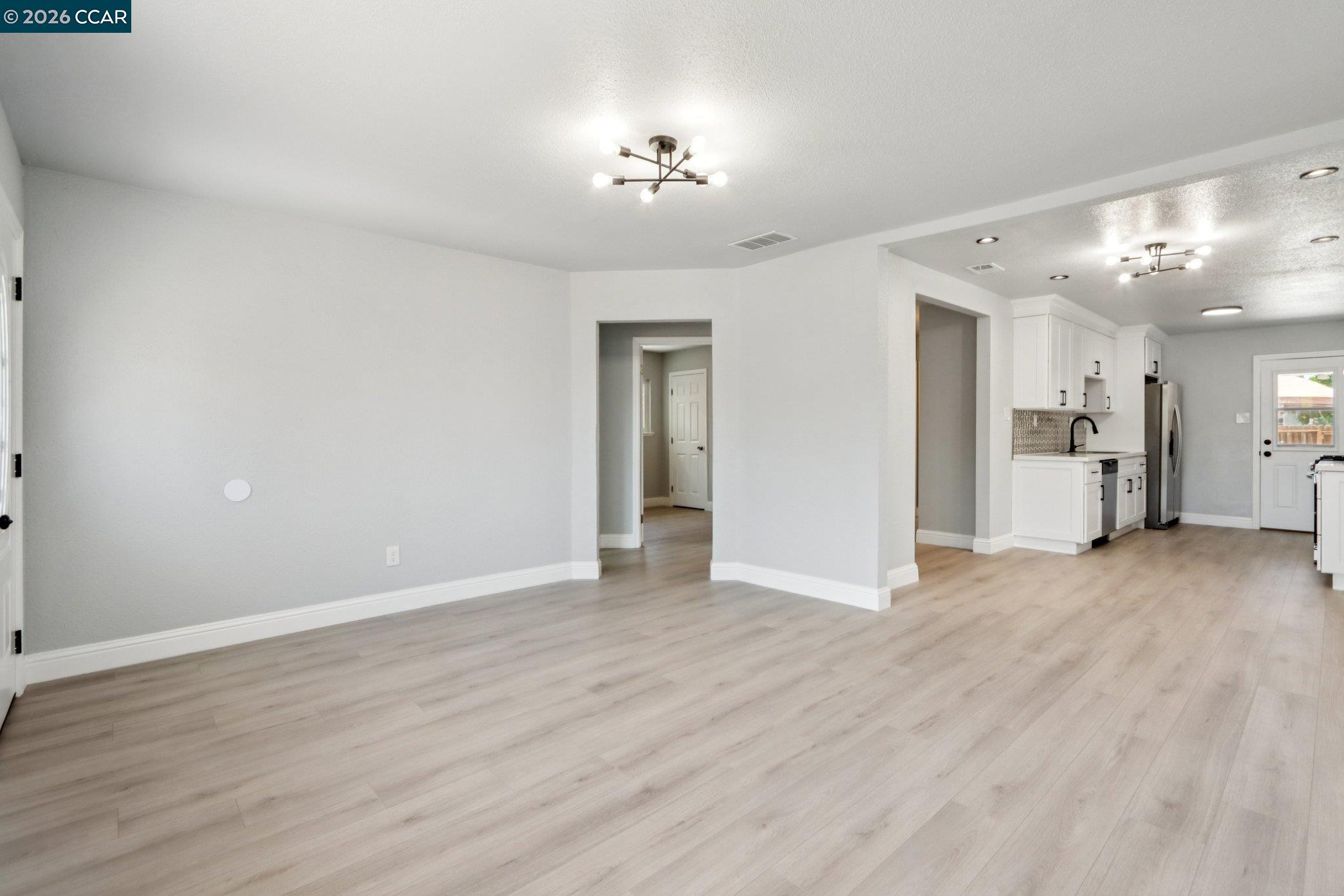 Detail Gallery Image 13 of 42 For 105 Phelan Ave, Vallejo,  CA 94590 - 3 Beds | 1 Baths