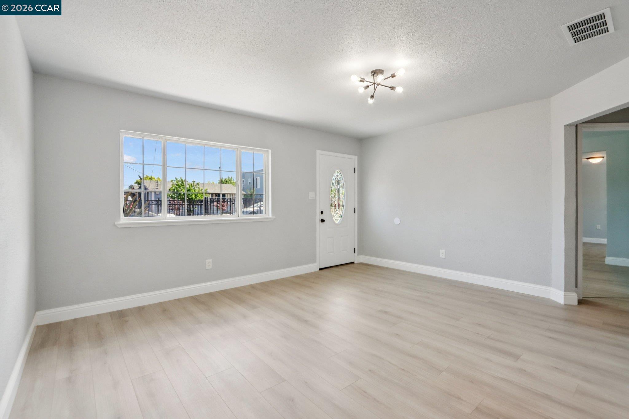 Detail Gallery Image 14 of 42 For 105 Phelan Ave, Vallejo,  CA 94590 - 3 Beds | 1 Baths