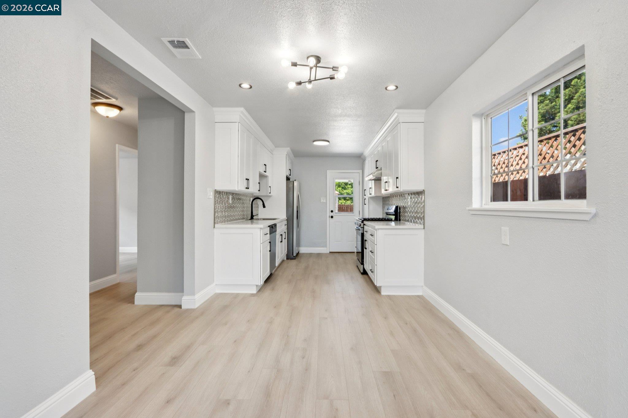 Detail Gallery Image 16 of 42 For 105 Phelan Ave, Vallejo,  CA 94590 - 3 Beds | 1 Baths