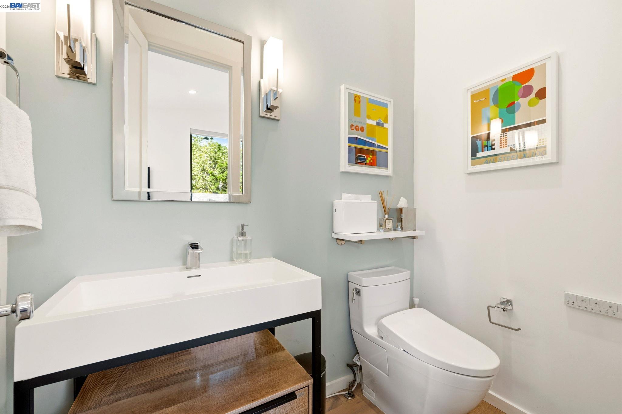 Detail Gallery Image 9 of 44 For 45 Homeglen Ln, Oakland,  CA 94611 - 3 Beds | 2/1 Baths