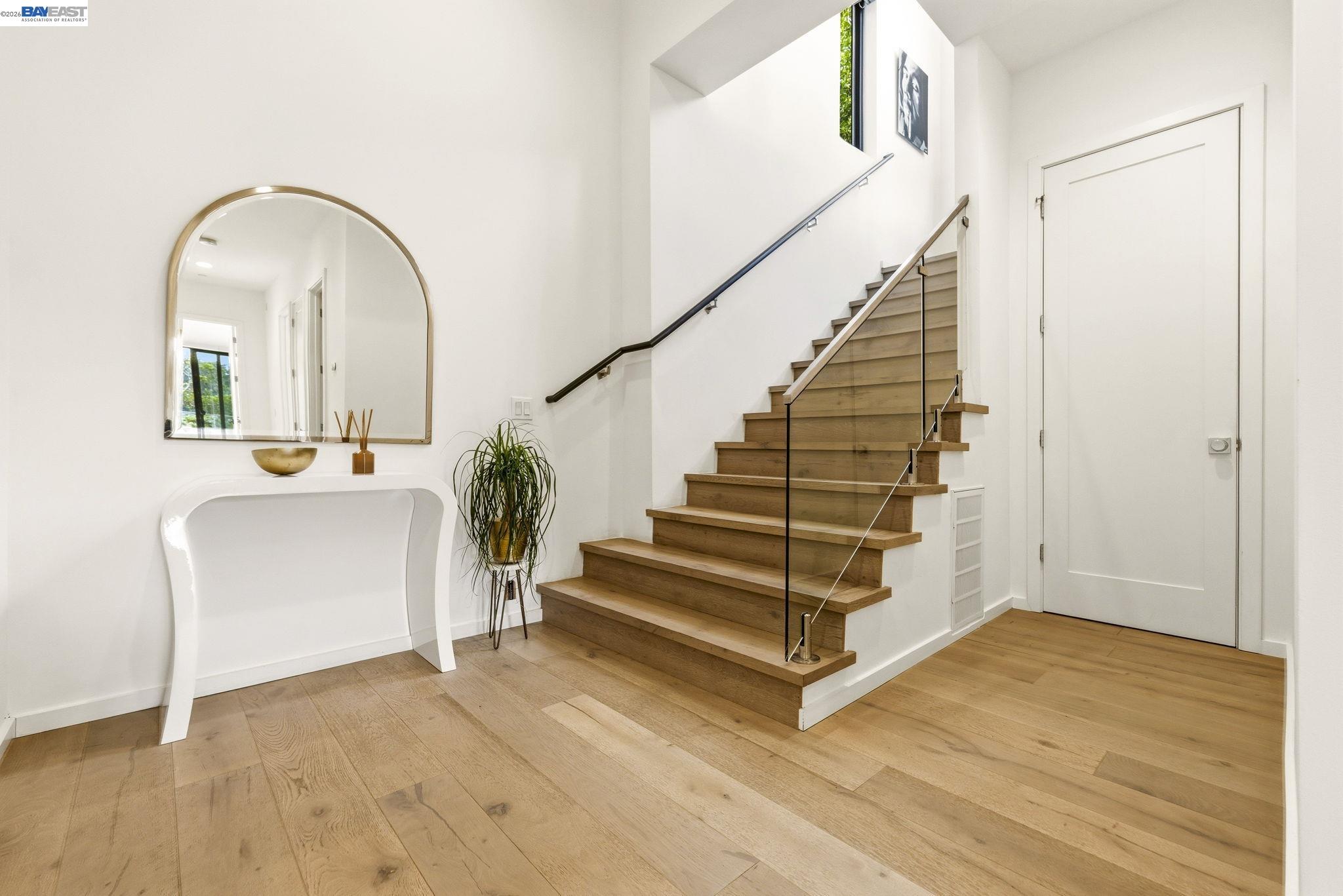 Detail Gallery Image 25 of 44 For 45 Homeglen Ln, Oakland,  CA 94611 - 3 Beds | 2/1 Baths