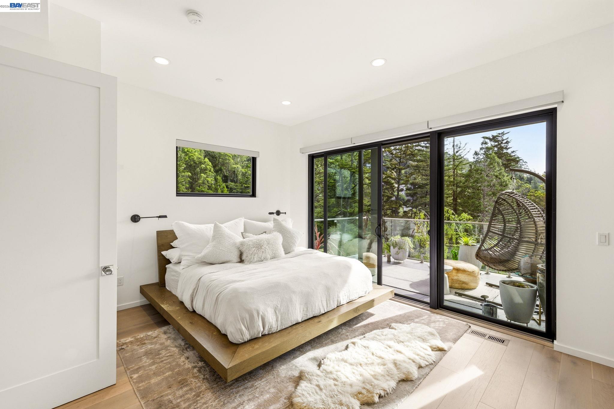 Detail Gallery Image 26 of 44 For 45 Homeglen Ln, Oakland,  CA 94611 - 3 Beds | 2/1 Baths