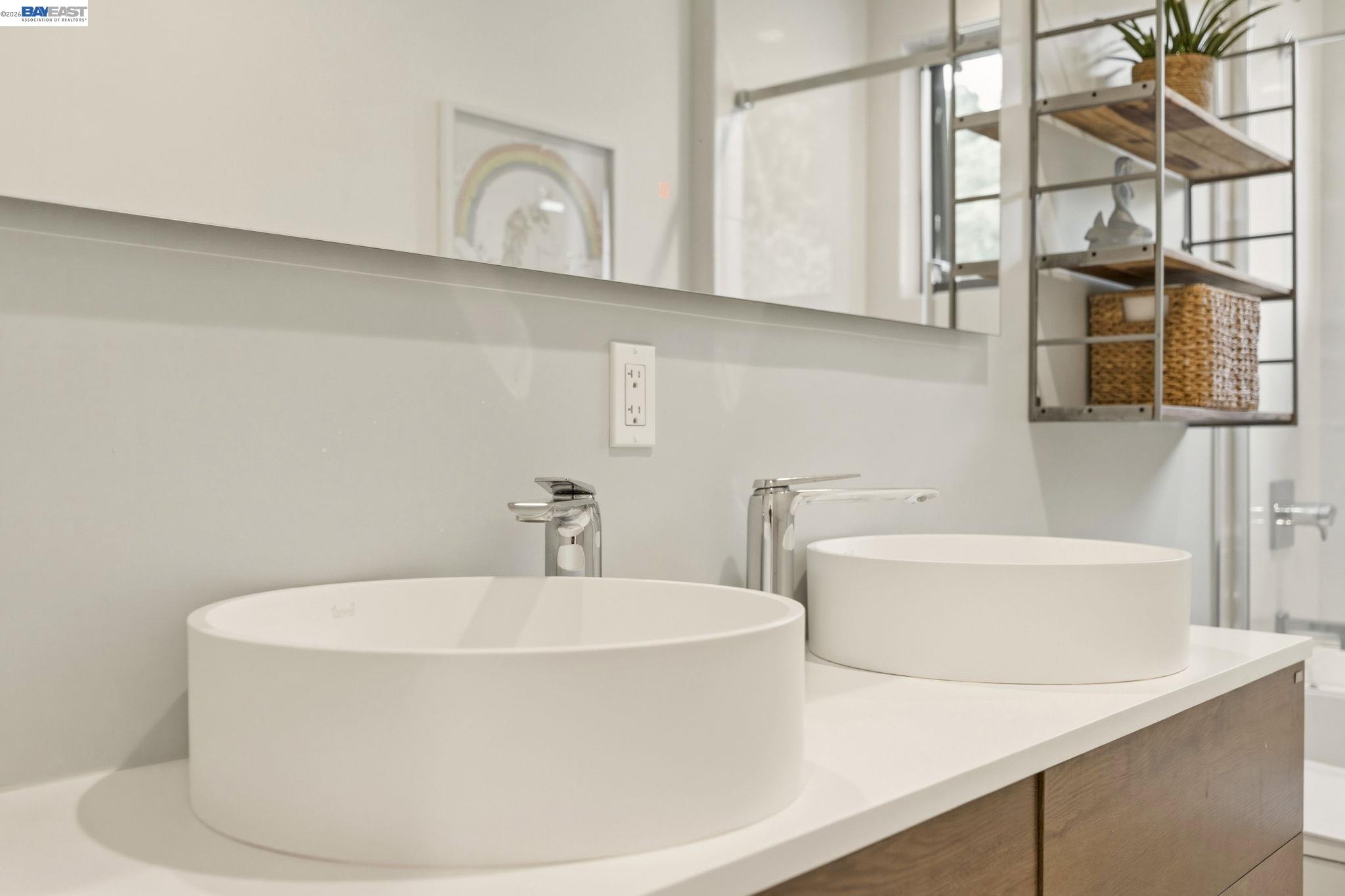 Detail Gallery Image 37 of 44 For 45 Homeglen Ln, Oakland,  CA 94611 - 3 Beds | 2/1 Baths