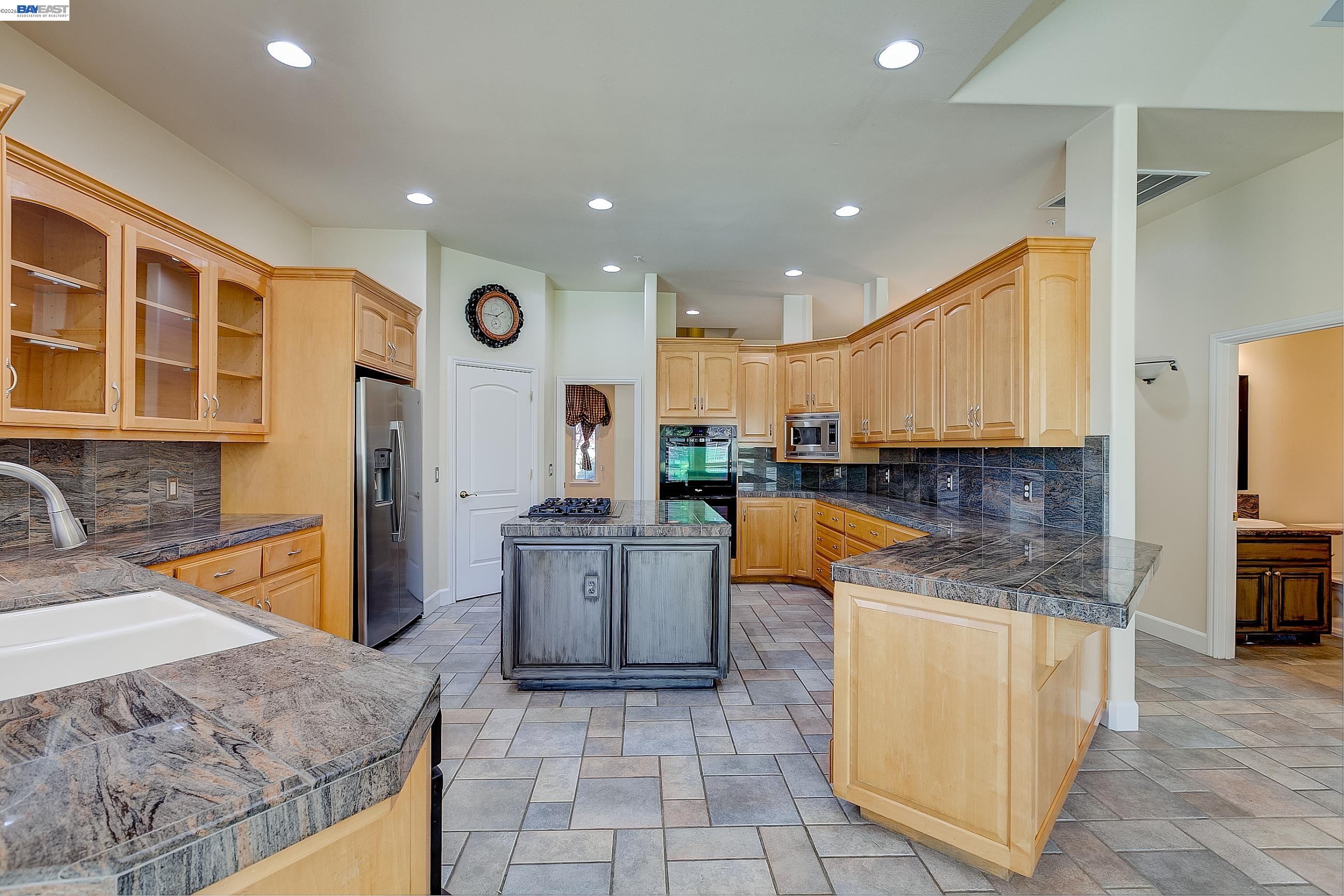 Detail Gallery Image 35 of 60 For 2779 E Ruby Hill Dr, Pleasanton,  CA 94566 - 4 Beds | 4/1 Baths