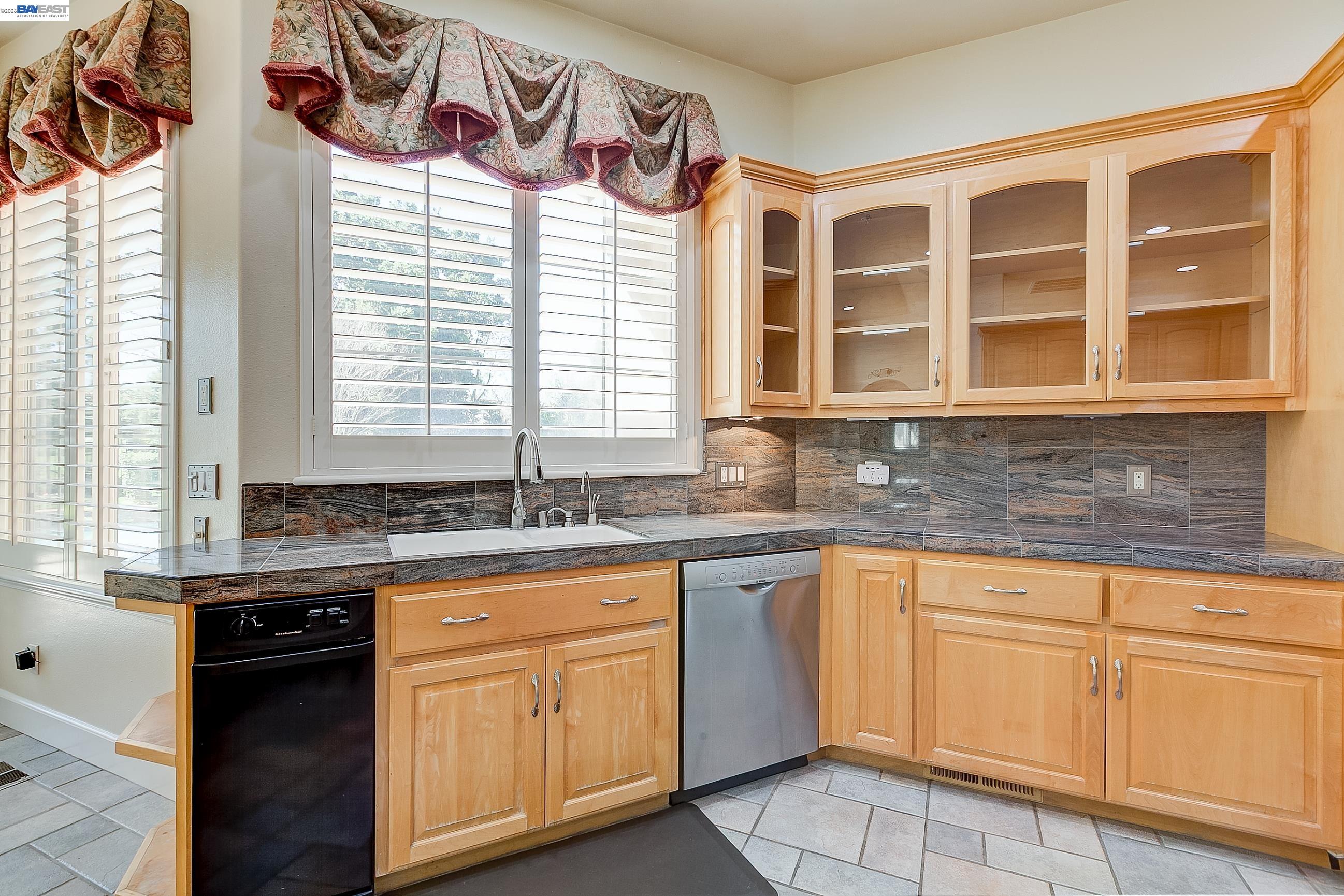 Detail Gallery Image 38 of 60 For 2779 E Ruby Hill Dr, Pleasanton,  CA 94566 - 4 Beds | 4/1 Baths