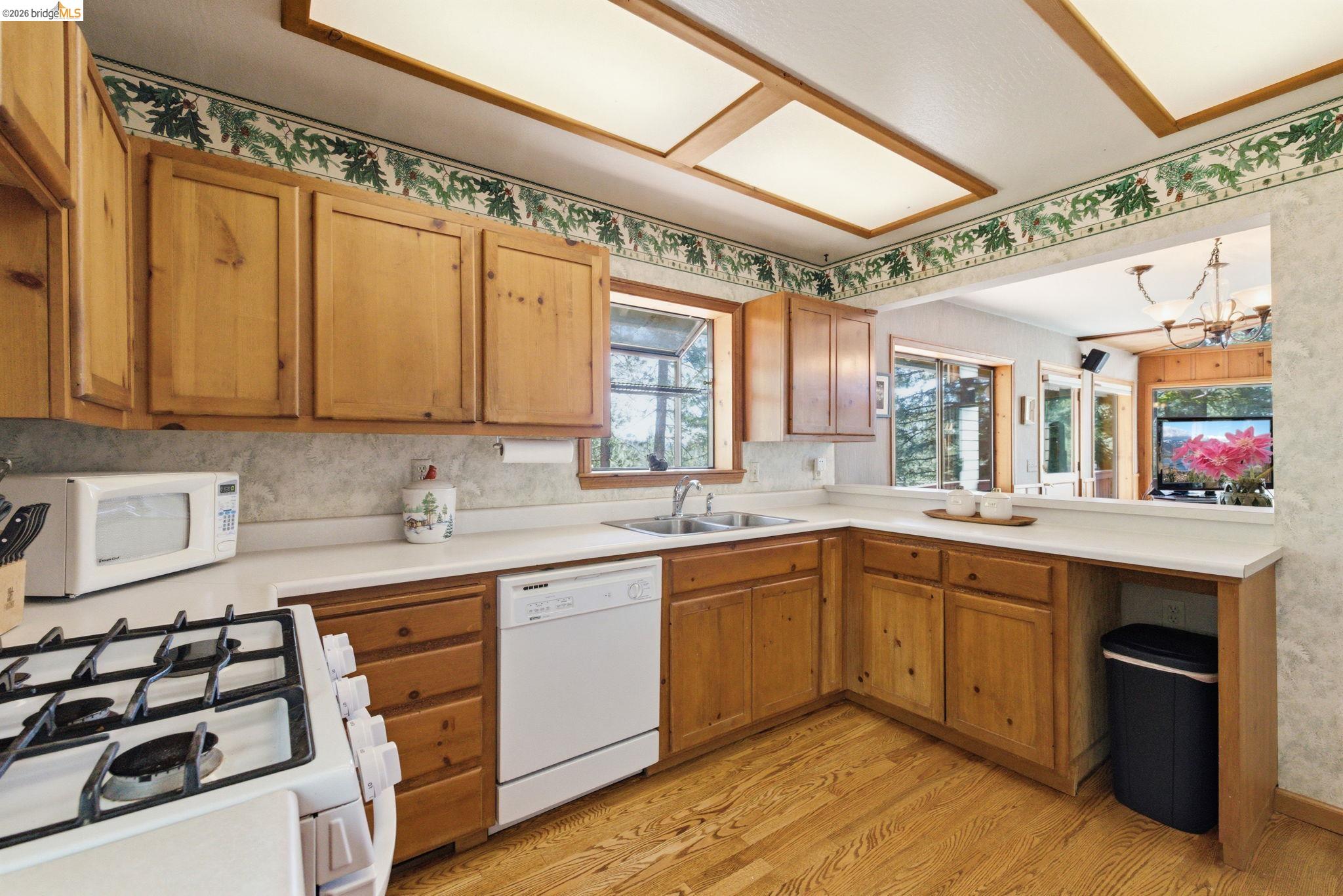 Detail Gallery Image 16 of 44 For 675 Skyline Dr, Arnold,  CA 95223 - 3 Beds | 3 Baths