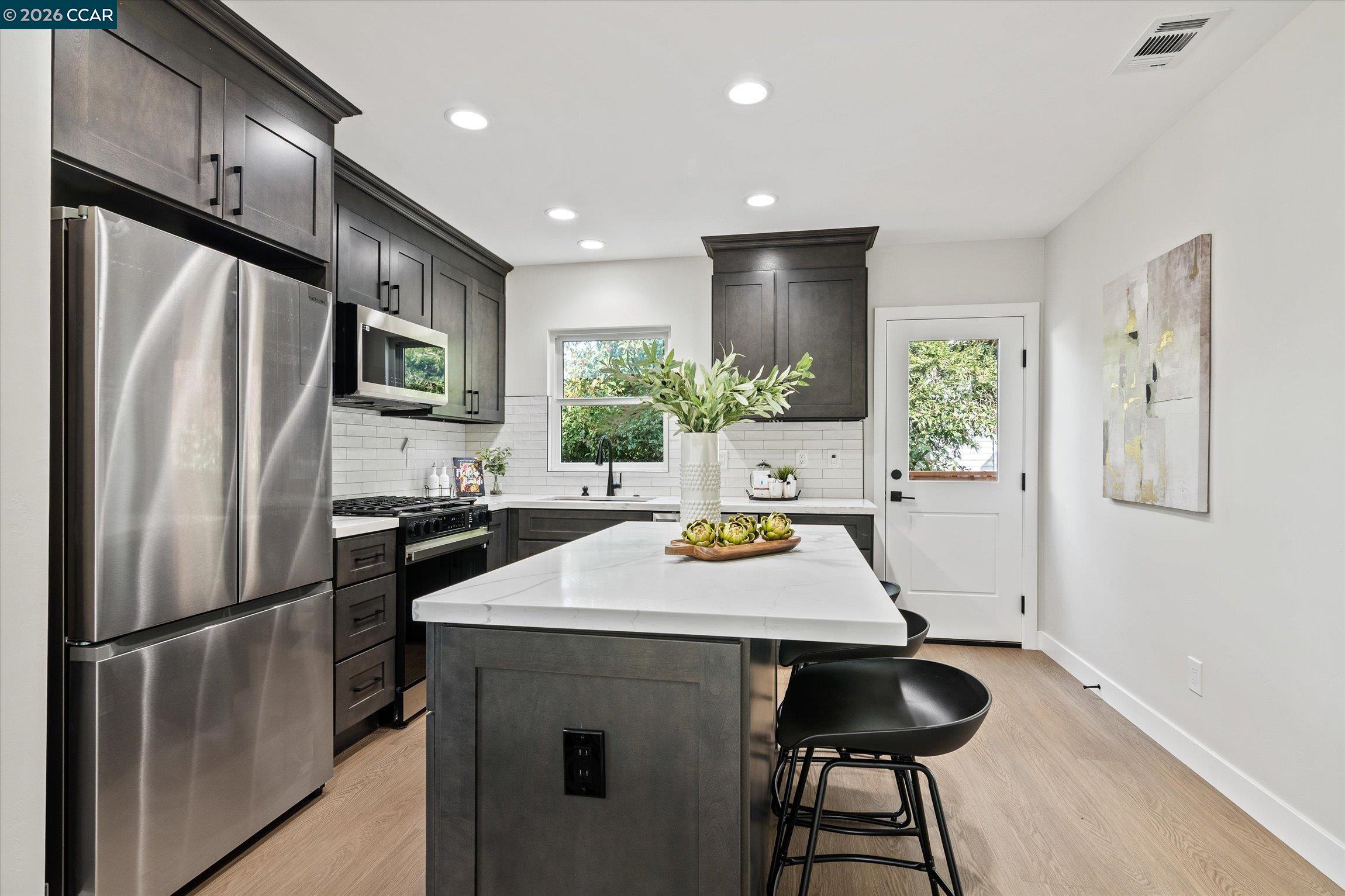 2027 Castro St, Martinez CA 94553 — photo 10