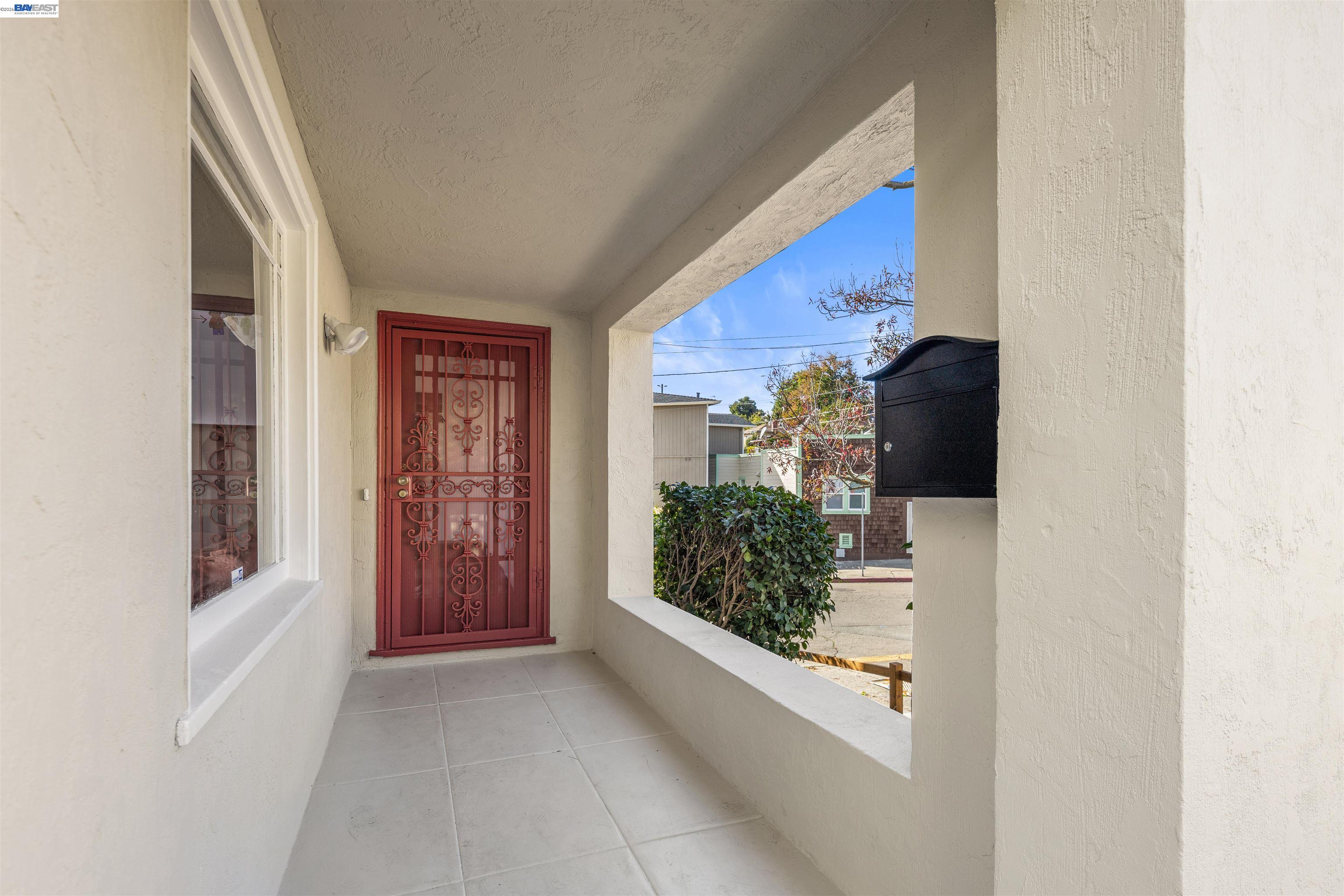 Detail Gallery Image 2 of 18 For 2924 Morcom Ave, Oakland,  CA 94619-3316 - – Beds | – Baths