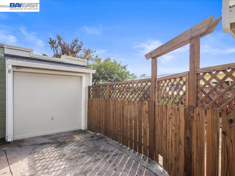 Detail Gallery Image 6 of 18 For 2924 Morcom Ave, Oakland,  CA 94619-3316 - – Beds | – Baths